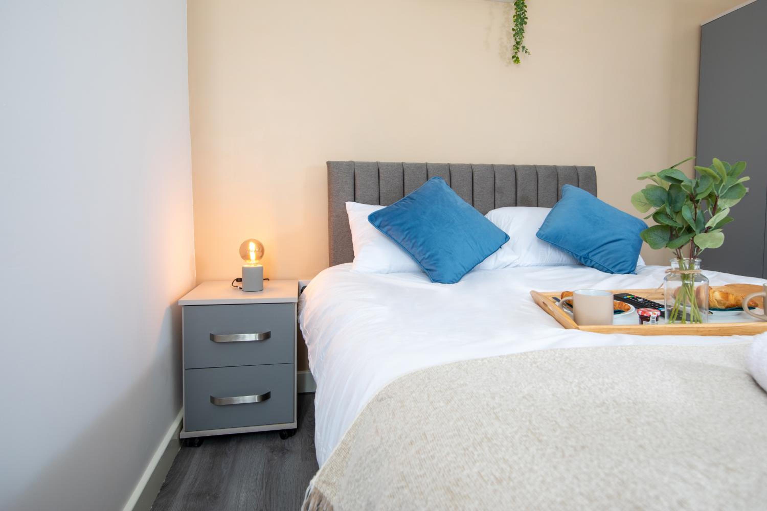 Charming 1BR in Stockport Center