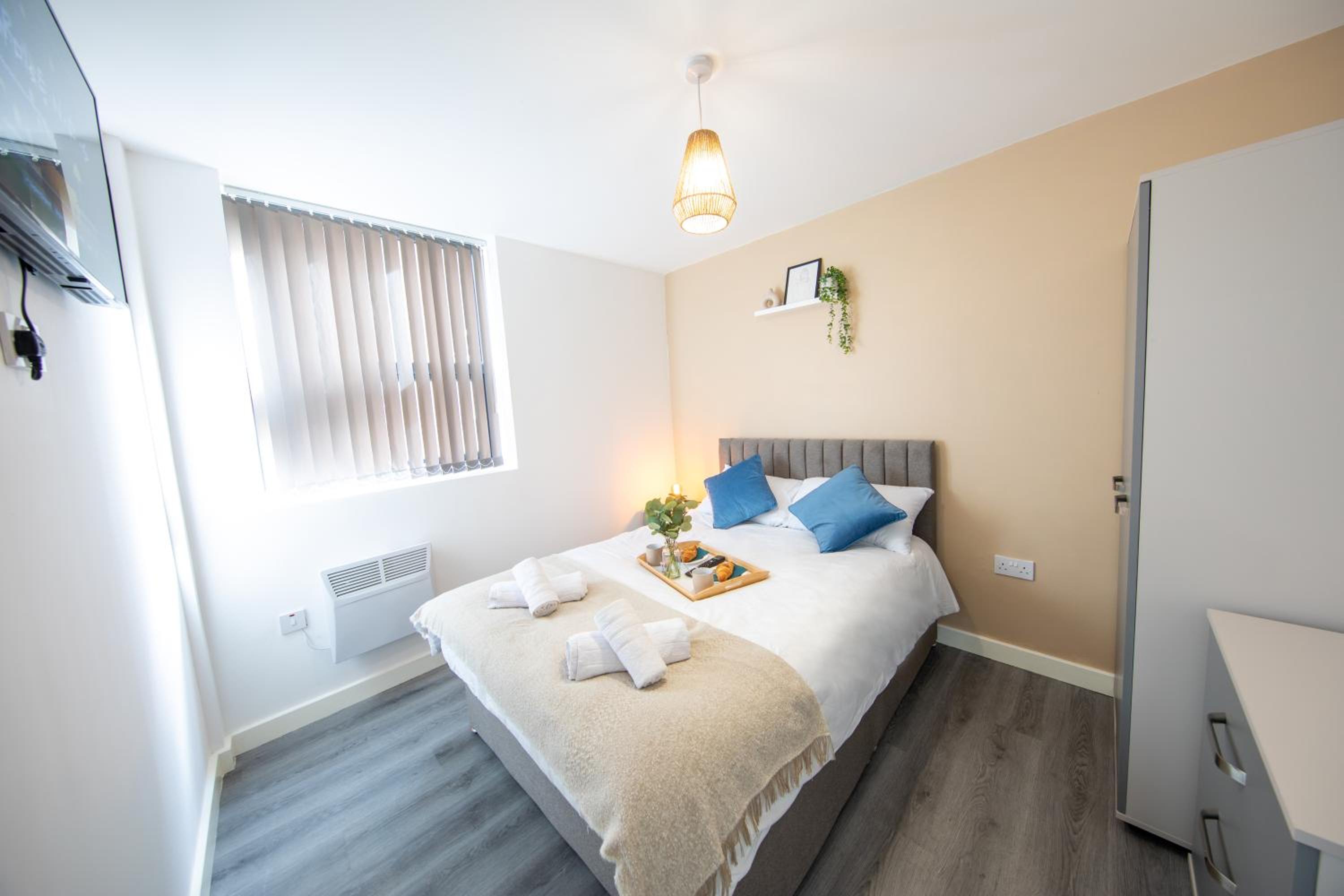 Charming 1BR in Stockport Center