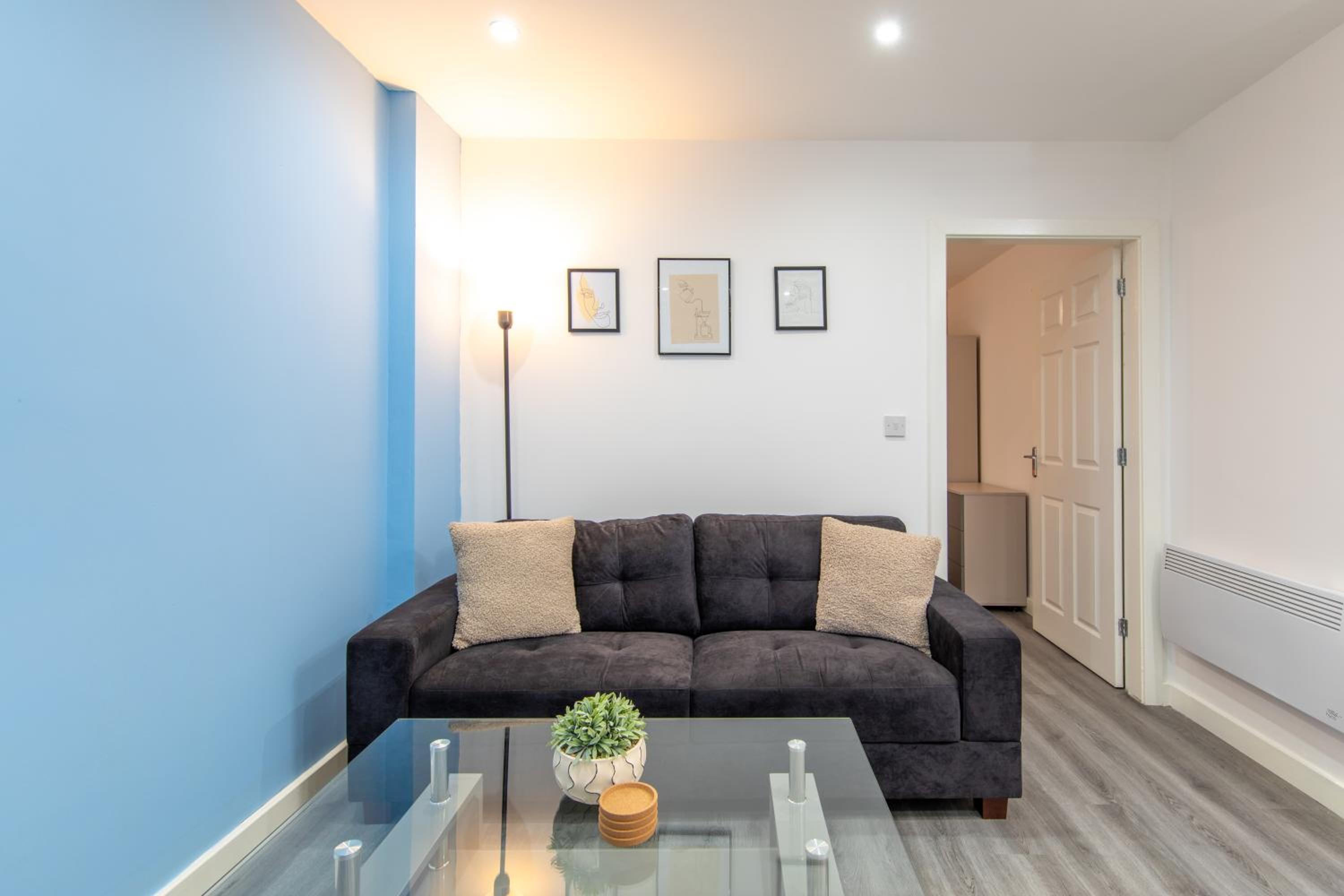 Charming 1BR in Stockport Center