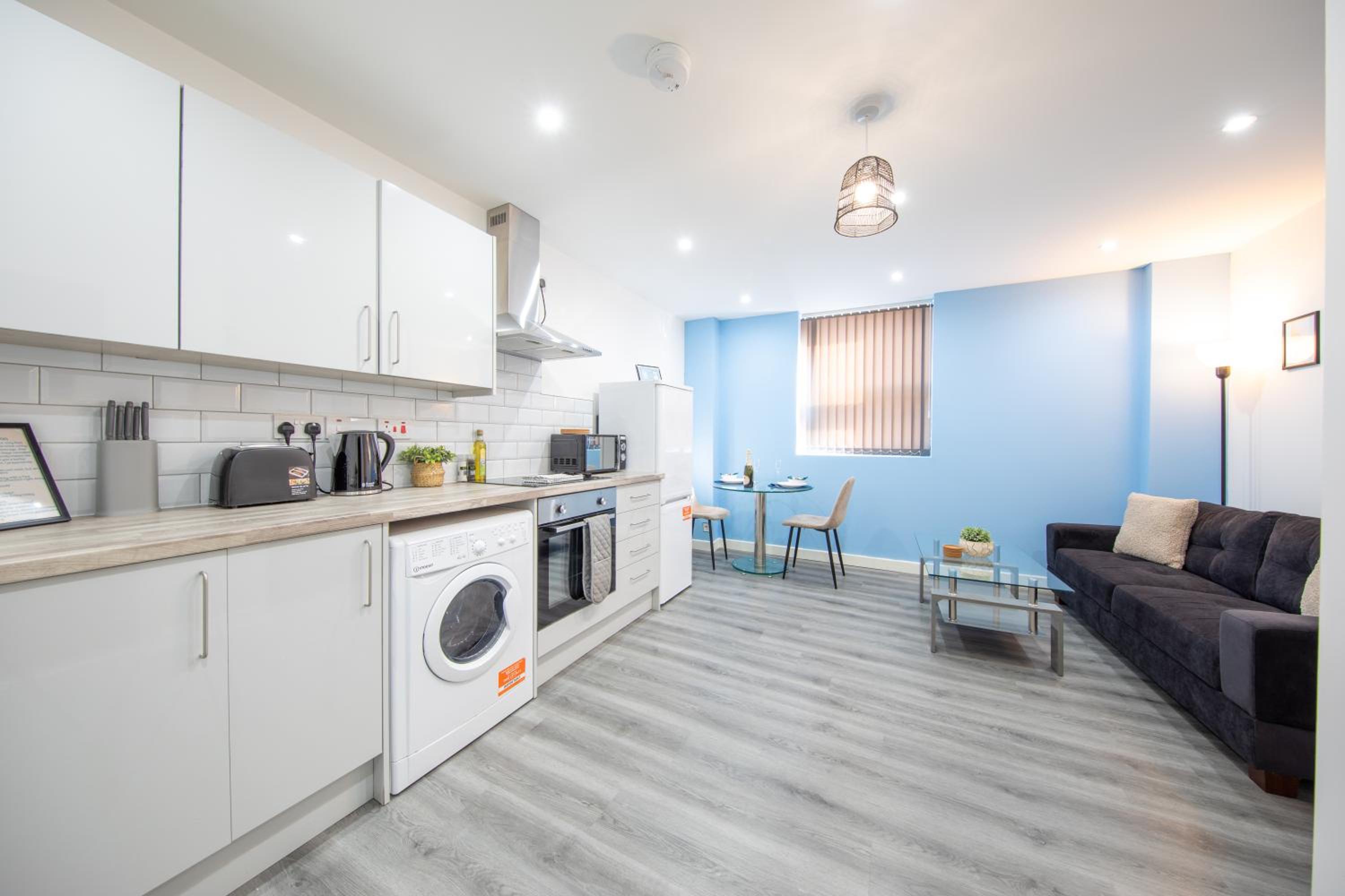 Charming 1BR in Stockport Center