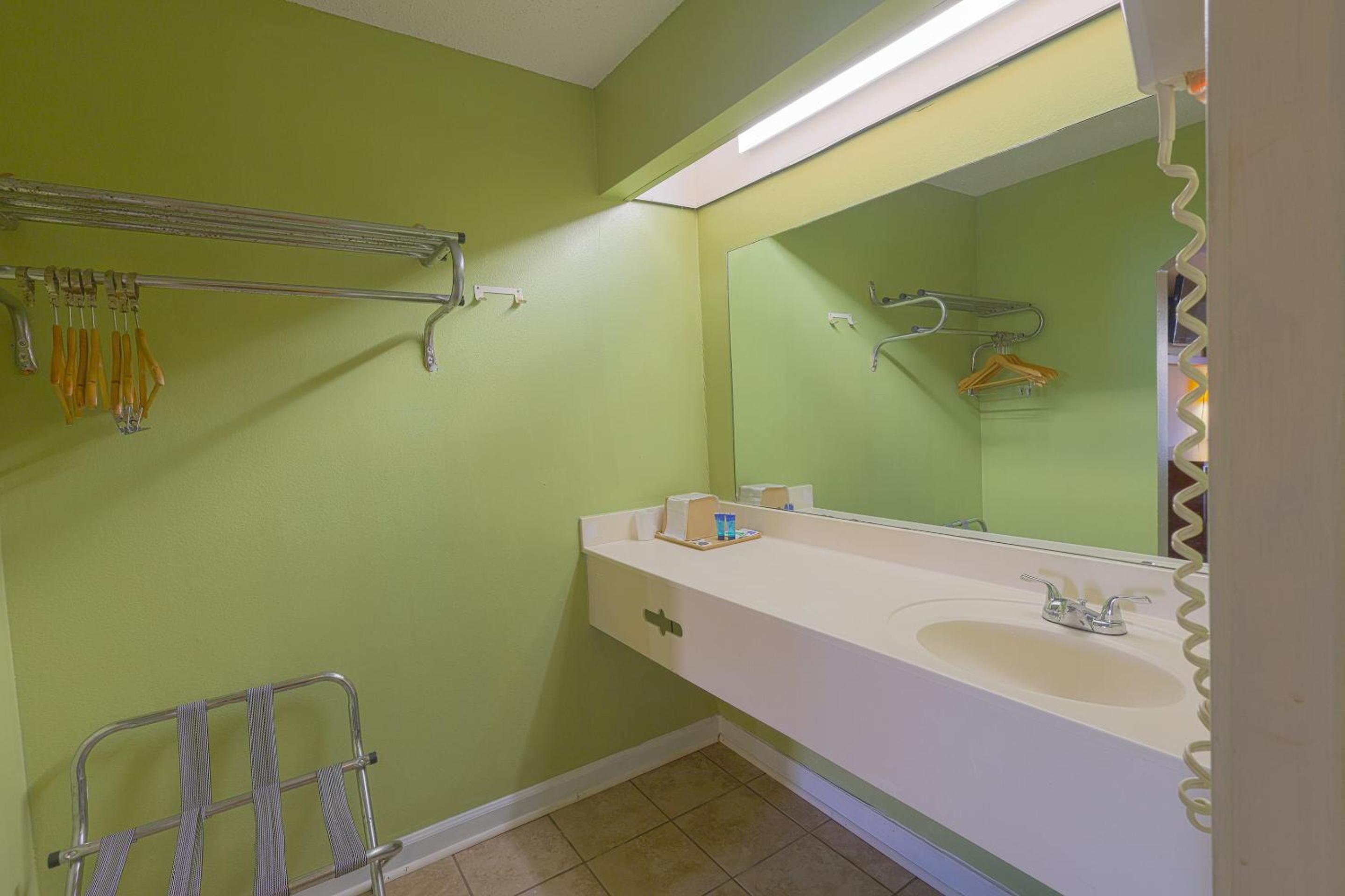 OYO Hotel Brownsville TN I-40 - Property Image 33