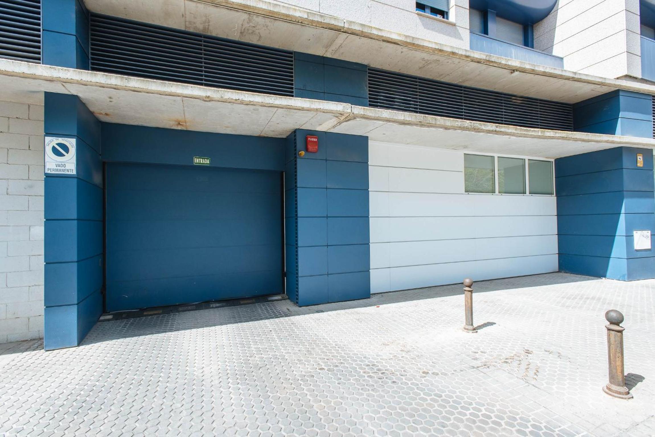 Puerta del Príncipe - Free Parking view 2