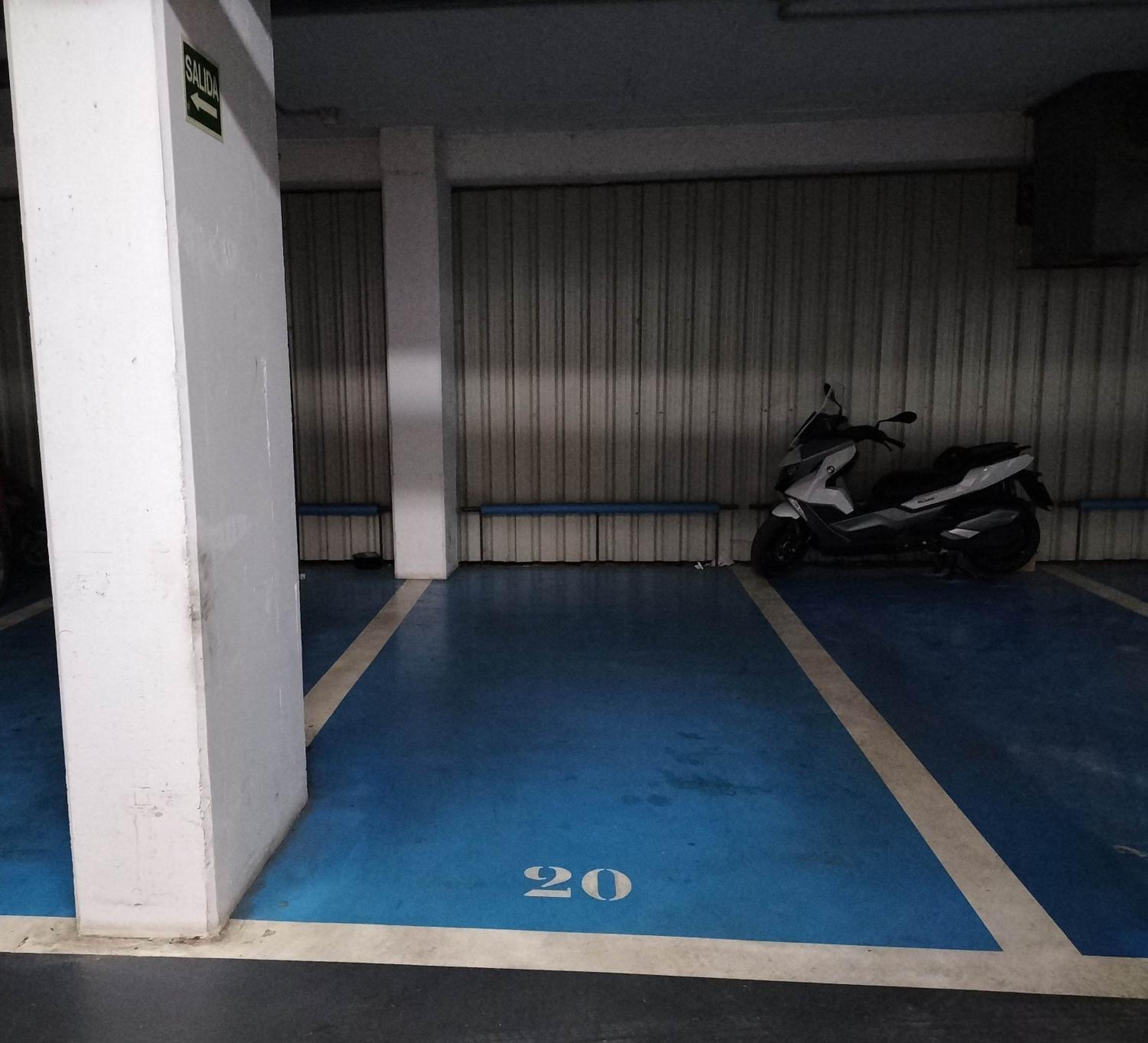 Puerta del Príncipe - Free Parking view 3