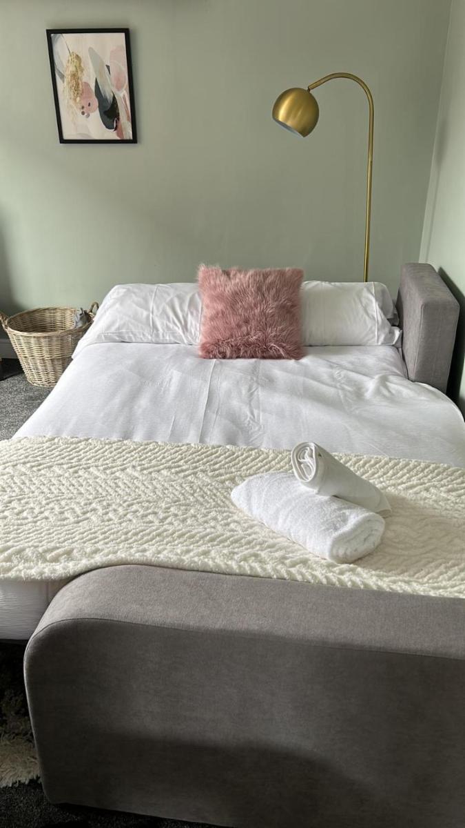 Modern cosy home sleeps 6 with parking nr Preston view 2