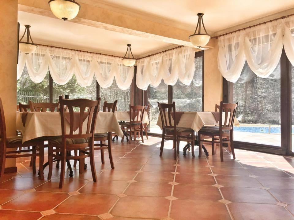 Valevtsi Mount Lodge - 365 days hot outdoor pool -