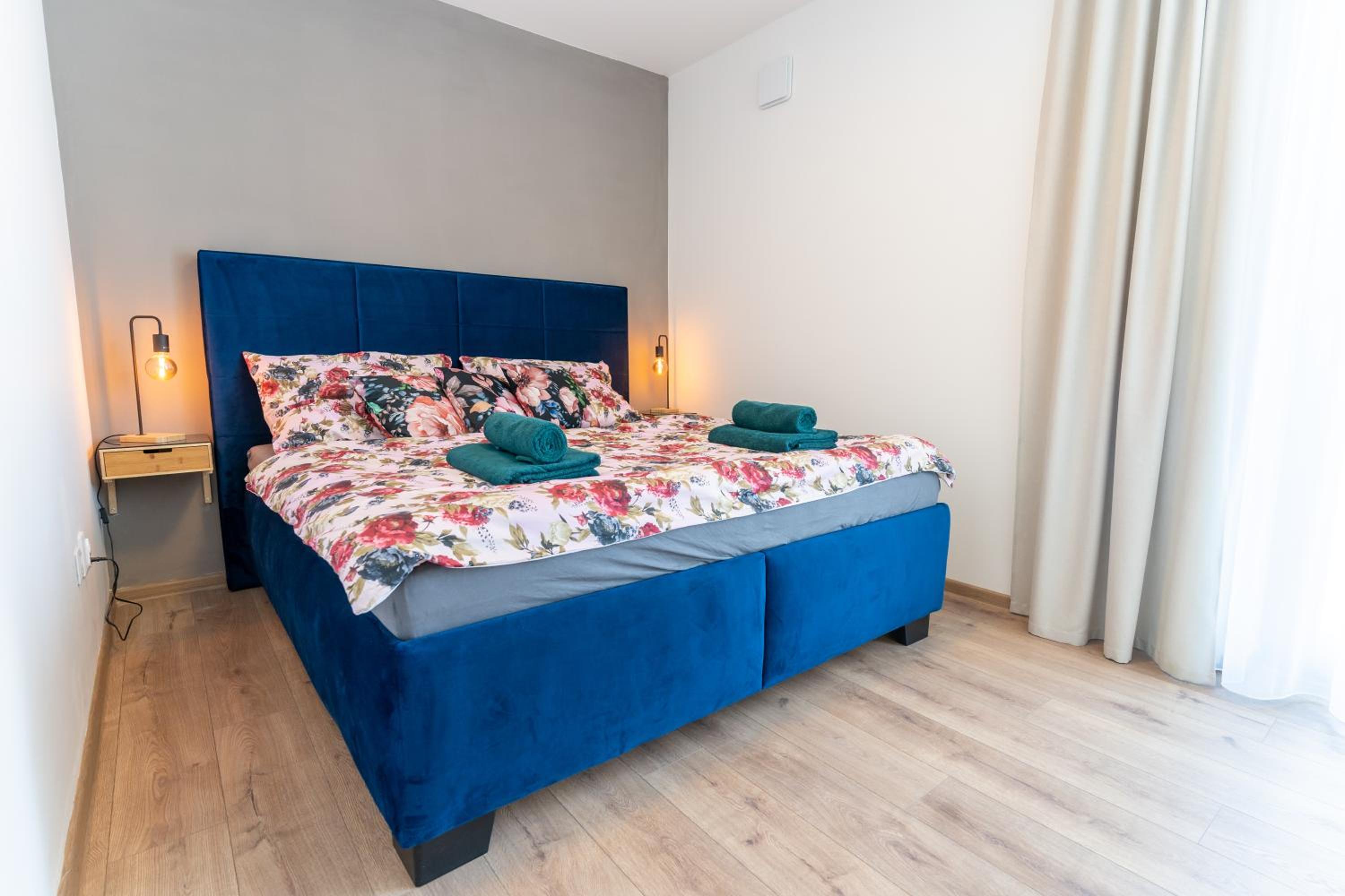 Avocado apartment Victory port