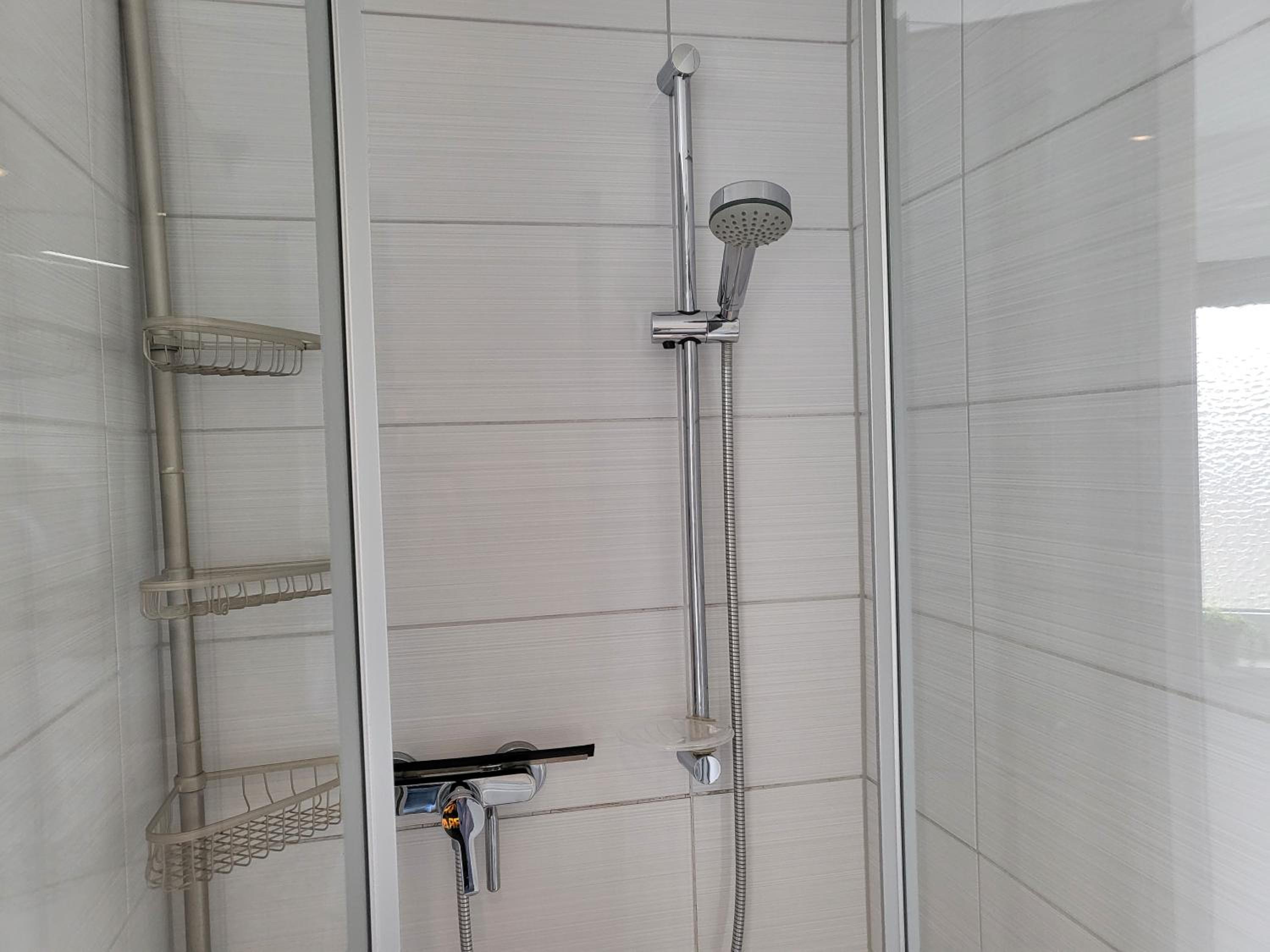 Ferienwohnung Tiedenhub en Böhl — bathroom