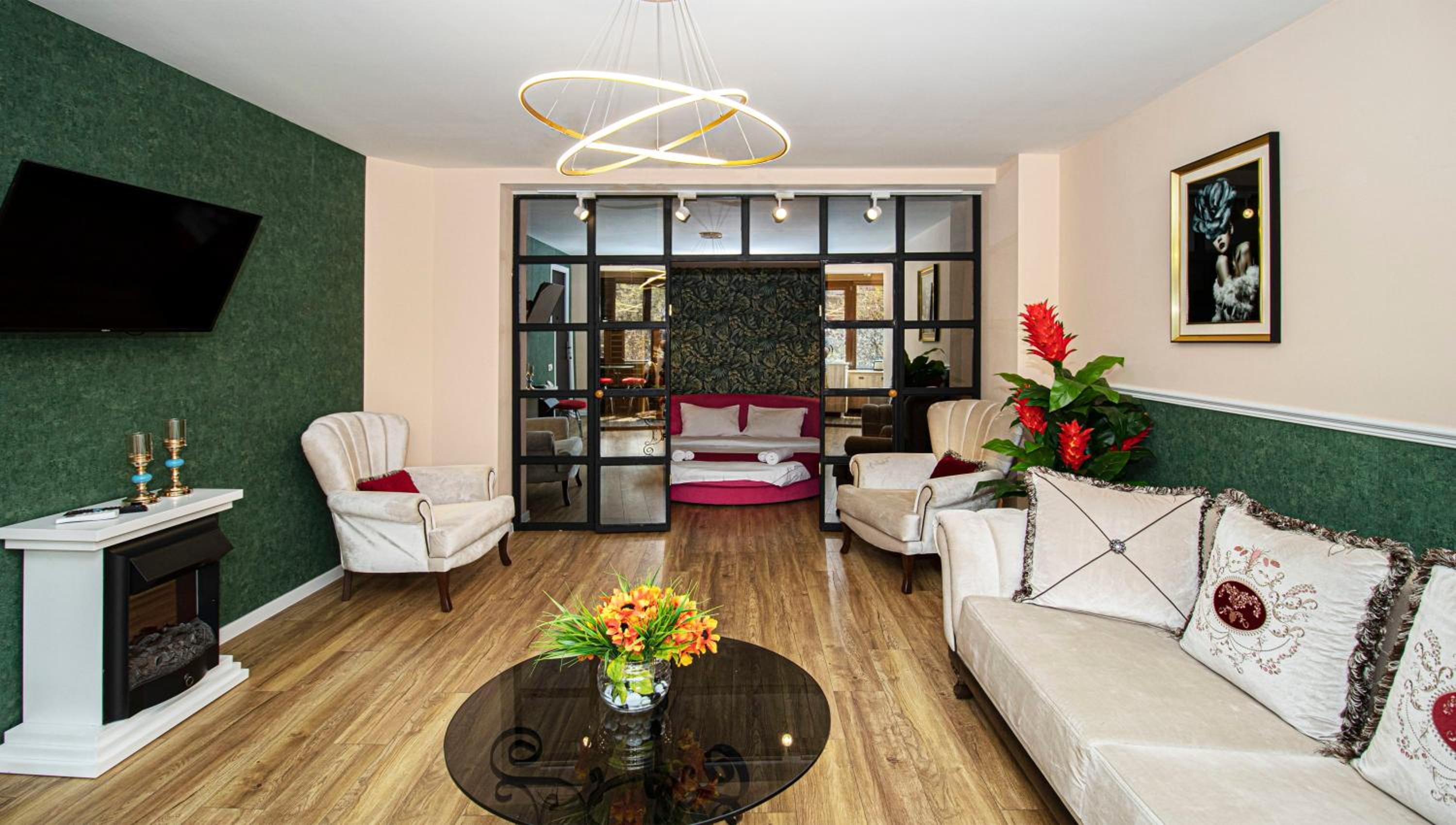 Stylish Apartment At Rustaveli Avenue view 2