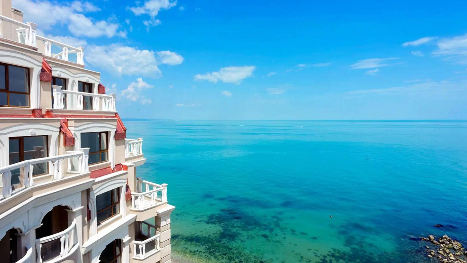 La Mer flat 9 parking and beach access