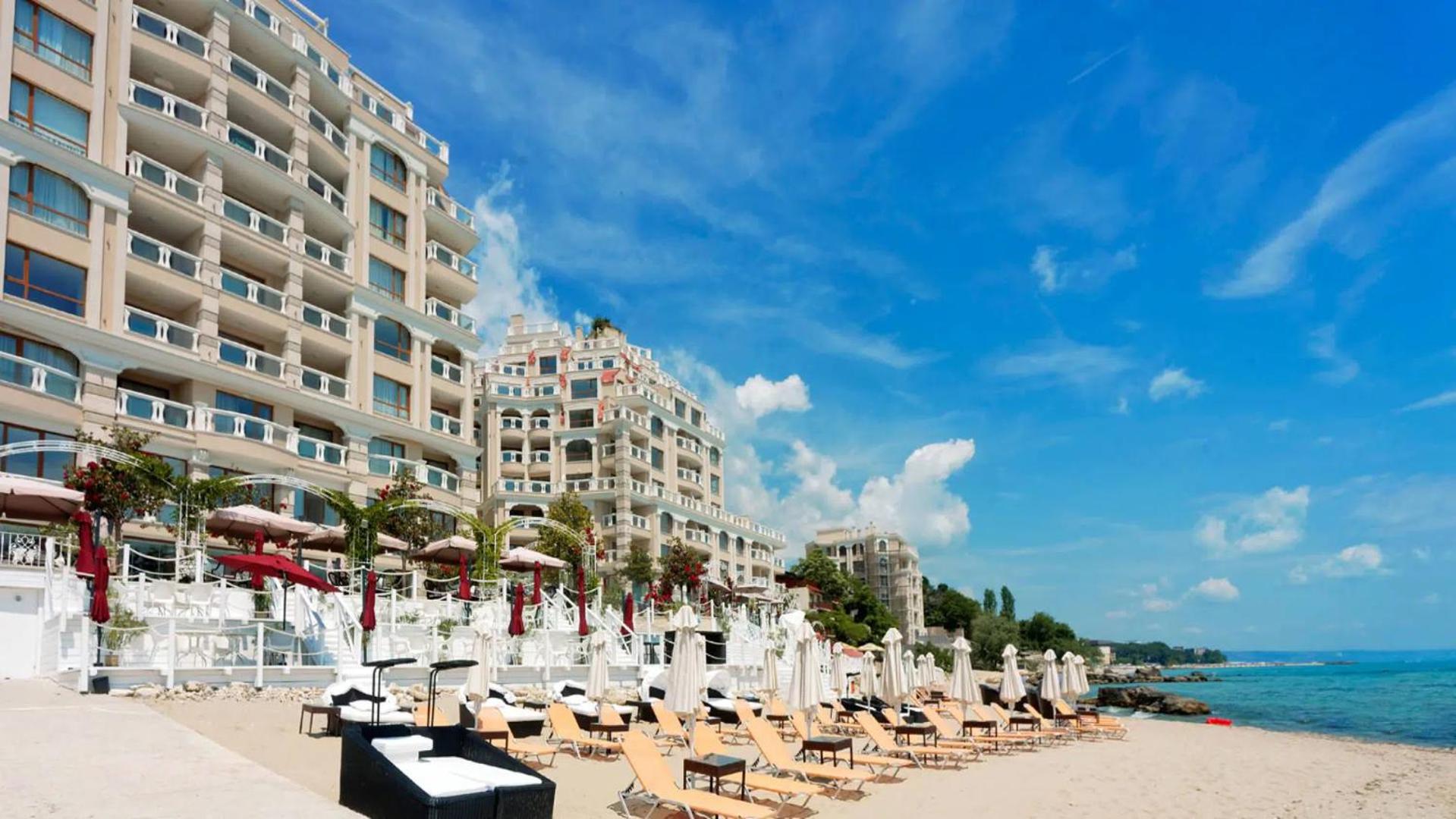 La Mer flat 9 parking and beach access