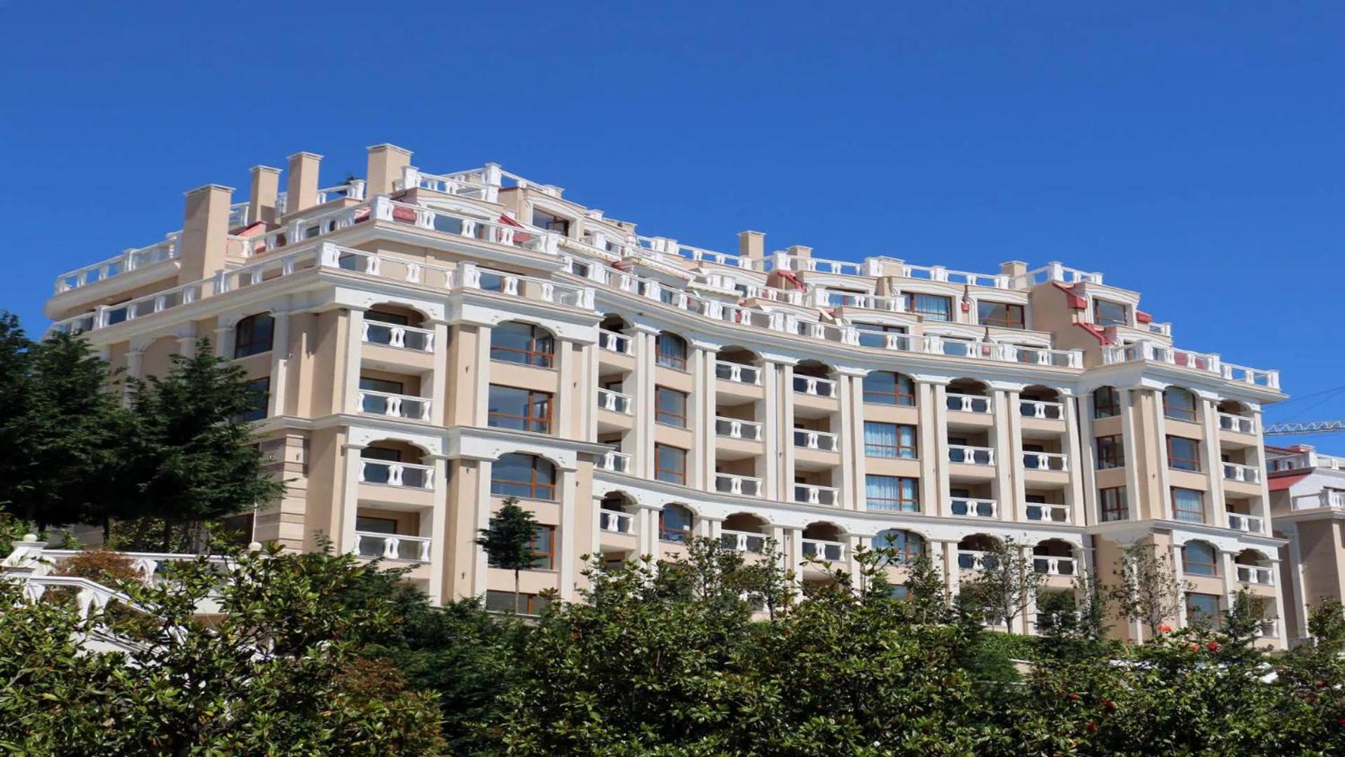 La Mer flat 9 parking and beach access