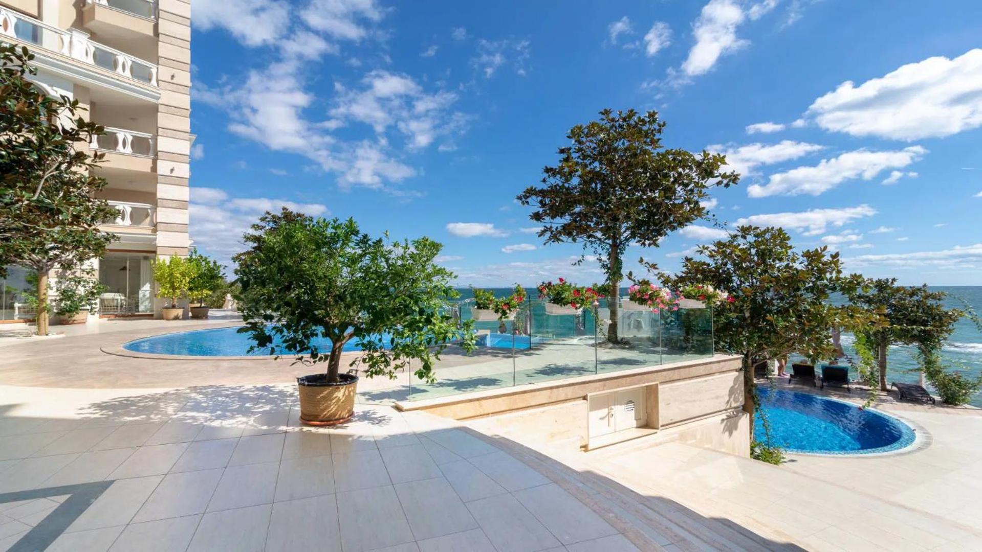 La Mer flat 9 parking and beach access