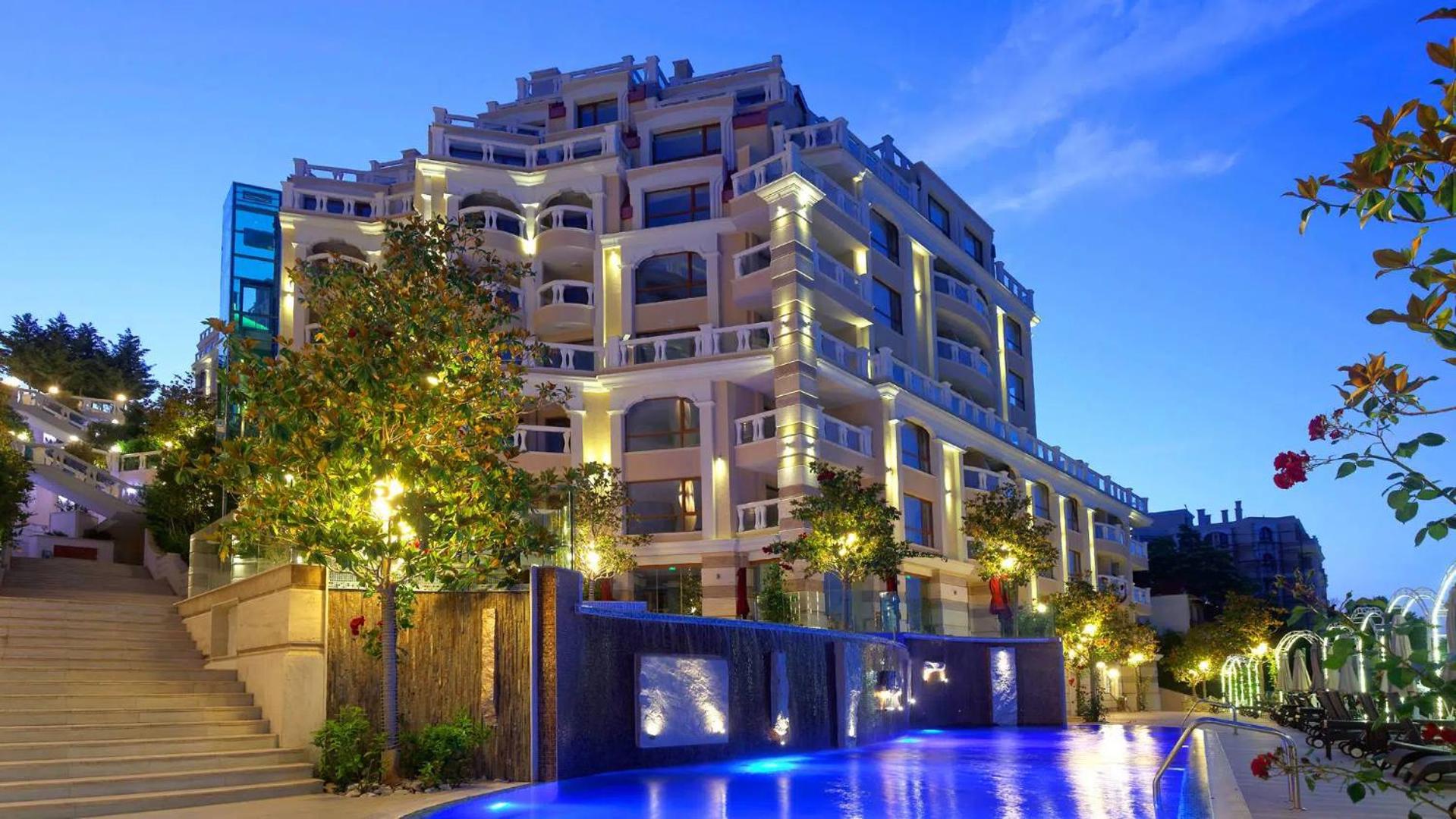 La Mer flat 9 parking and beach access