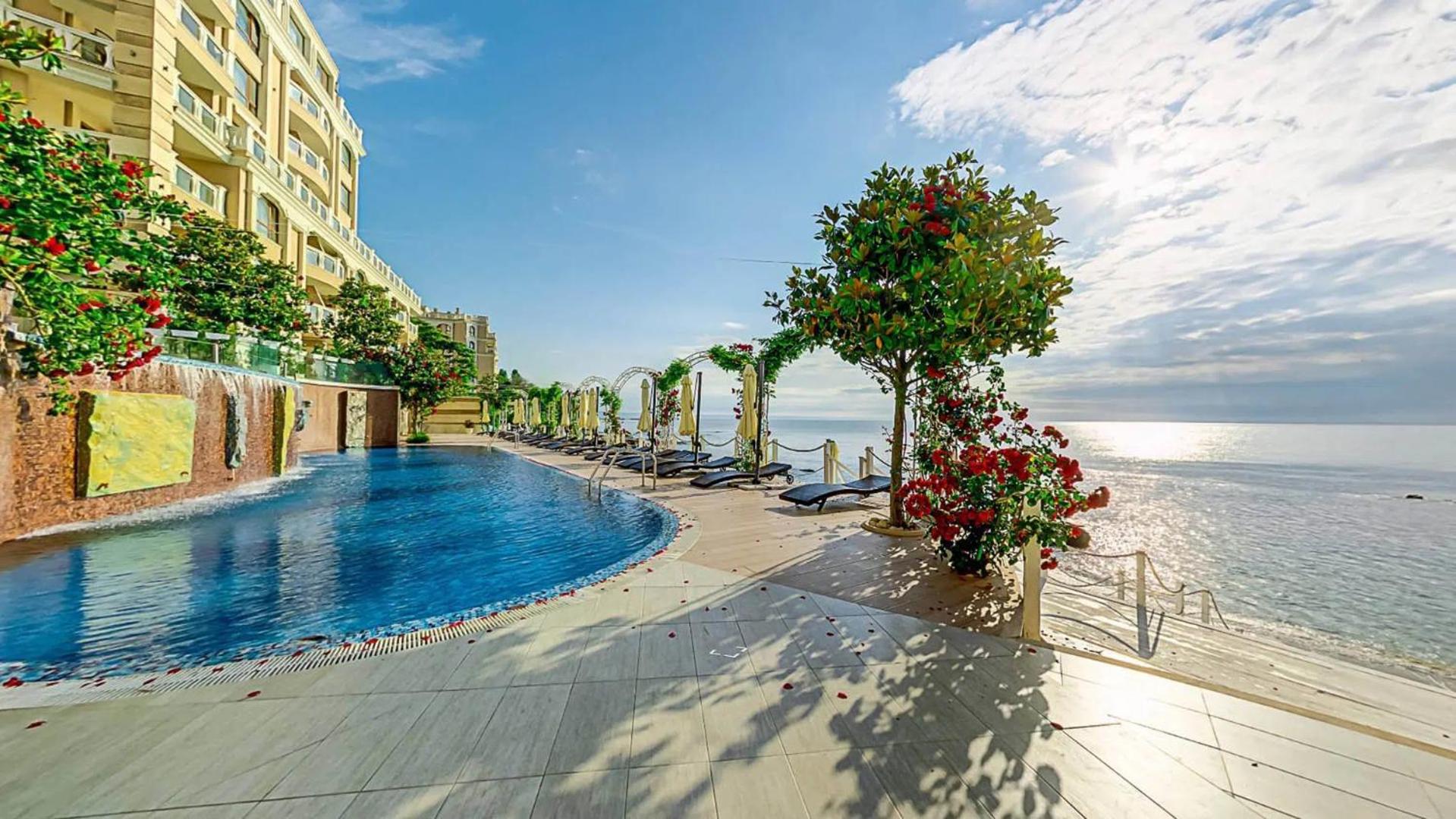 La Mer flat 9 parking and beach access
