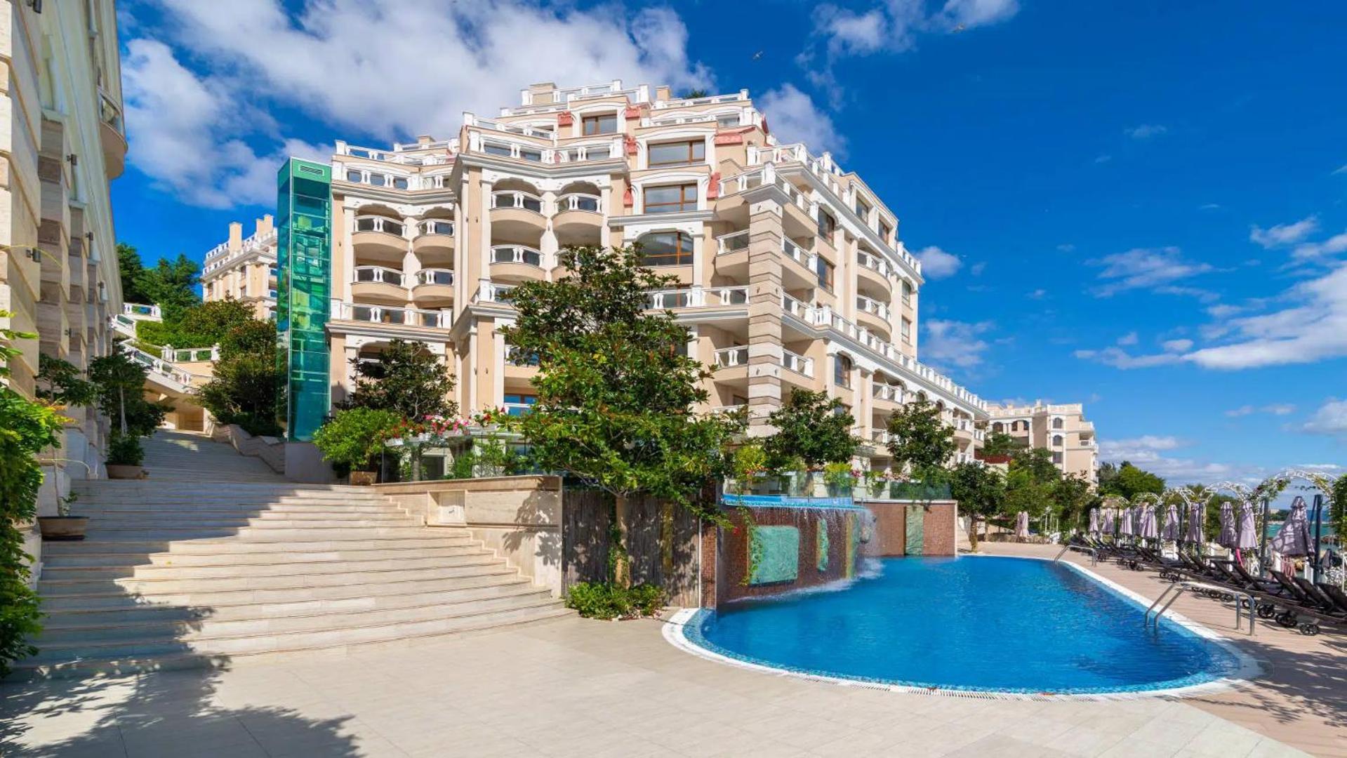 La Mer flat 9 parking and beach access