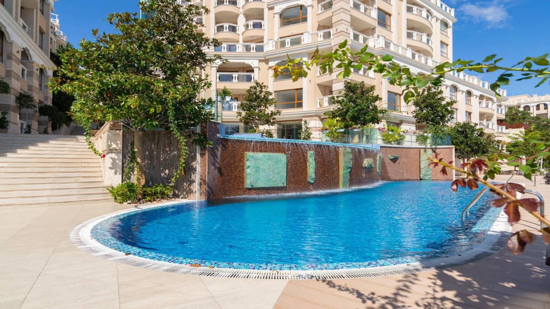 La Mer flat 9 parking and beach access