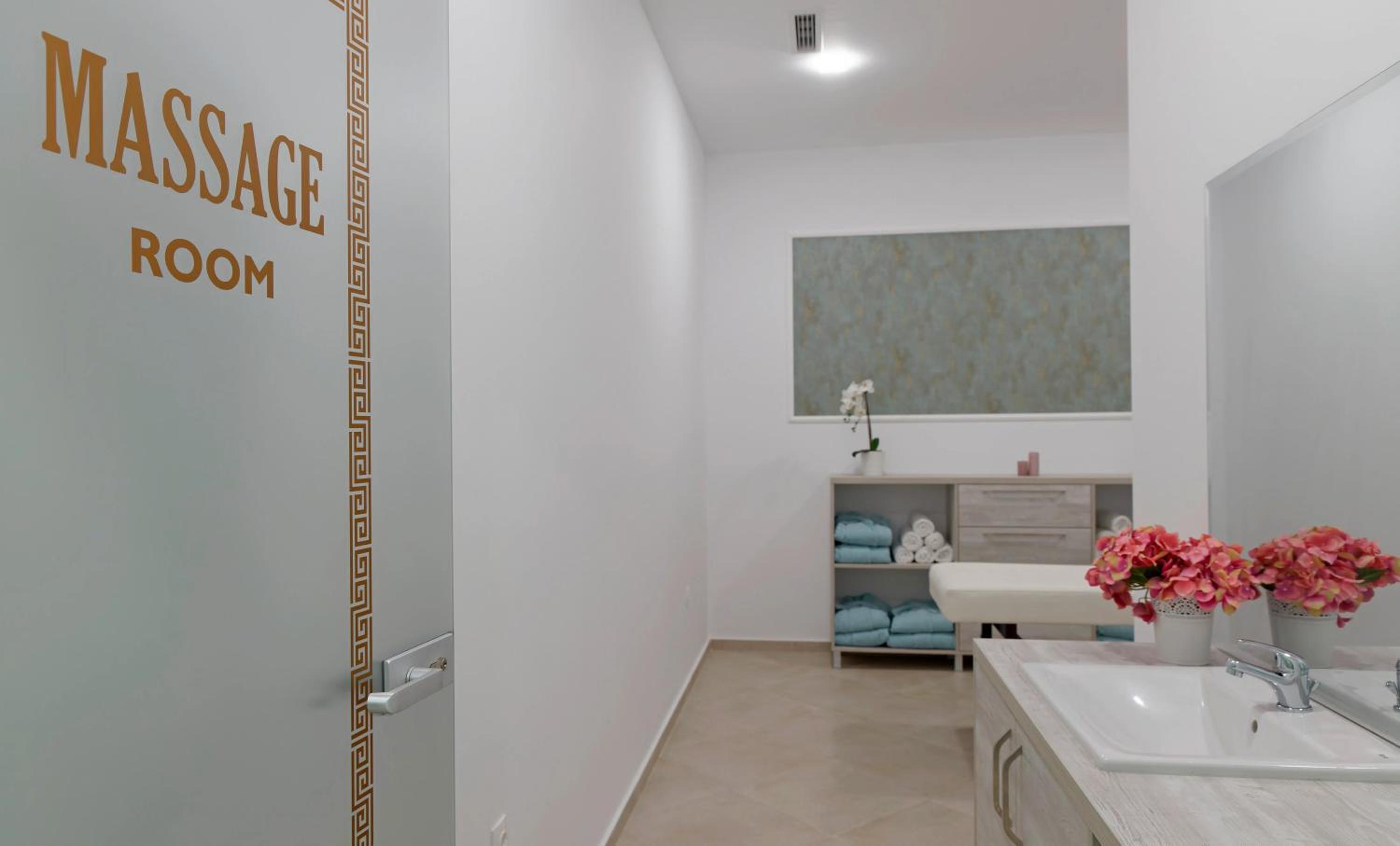 La Mer flat 9 parking and beach access