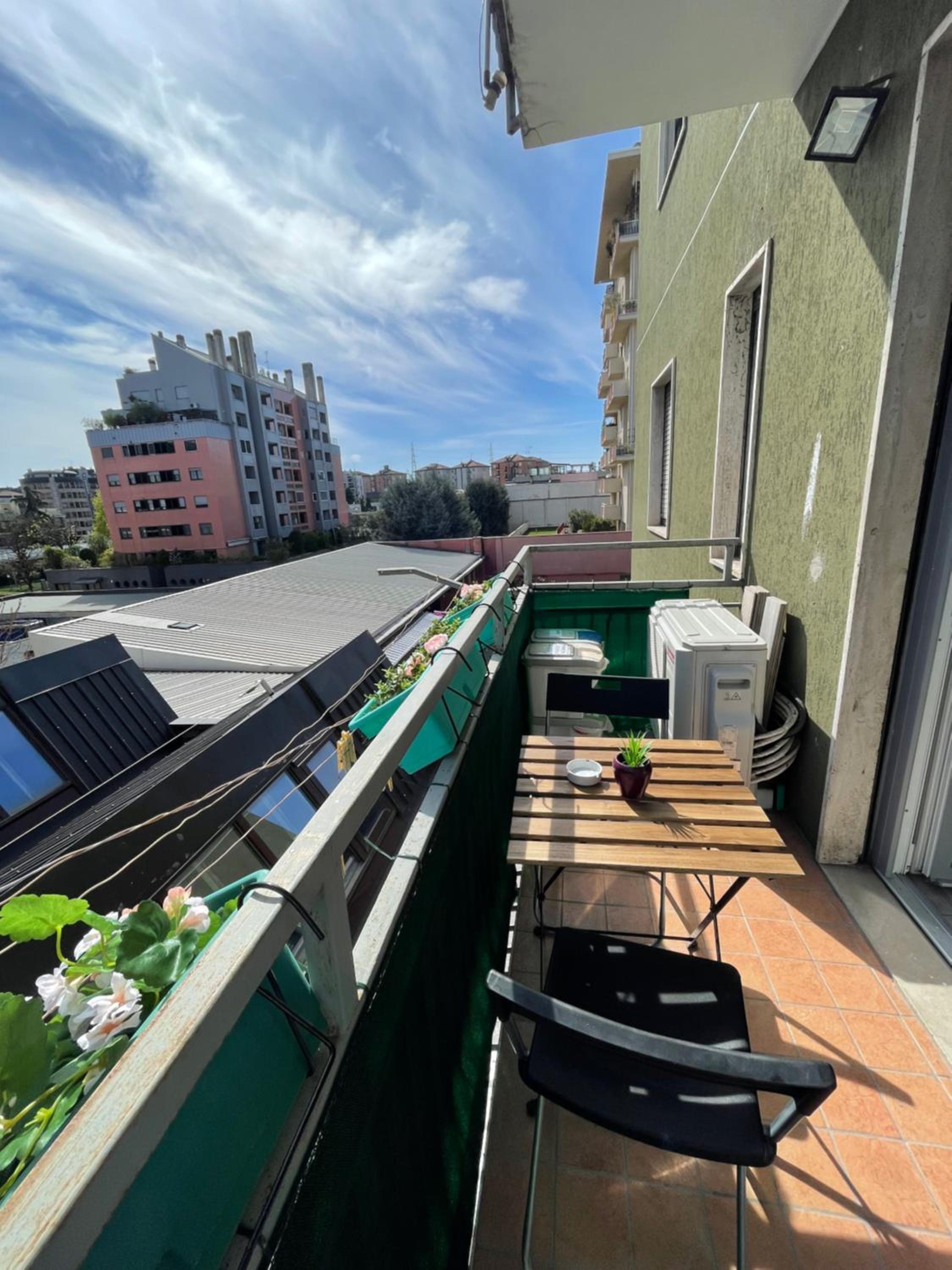 Gardone Apartment - ampio Appartamento con 2 camere da letto - Comodo per Duomo!