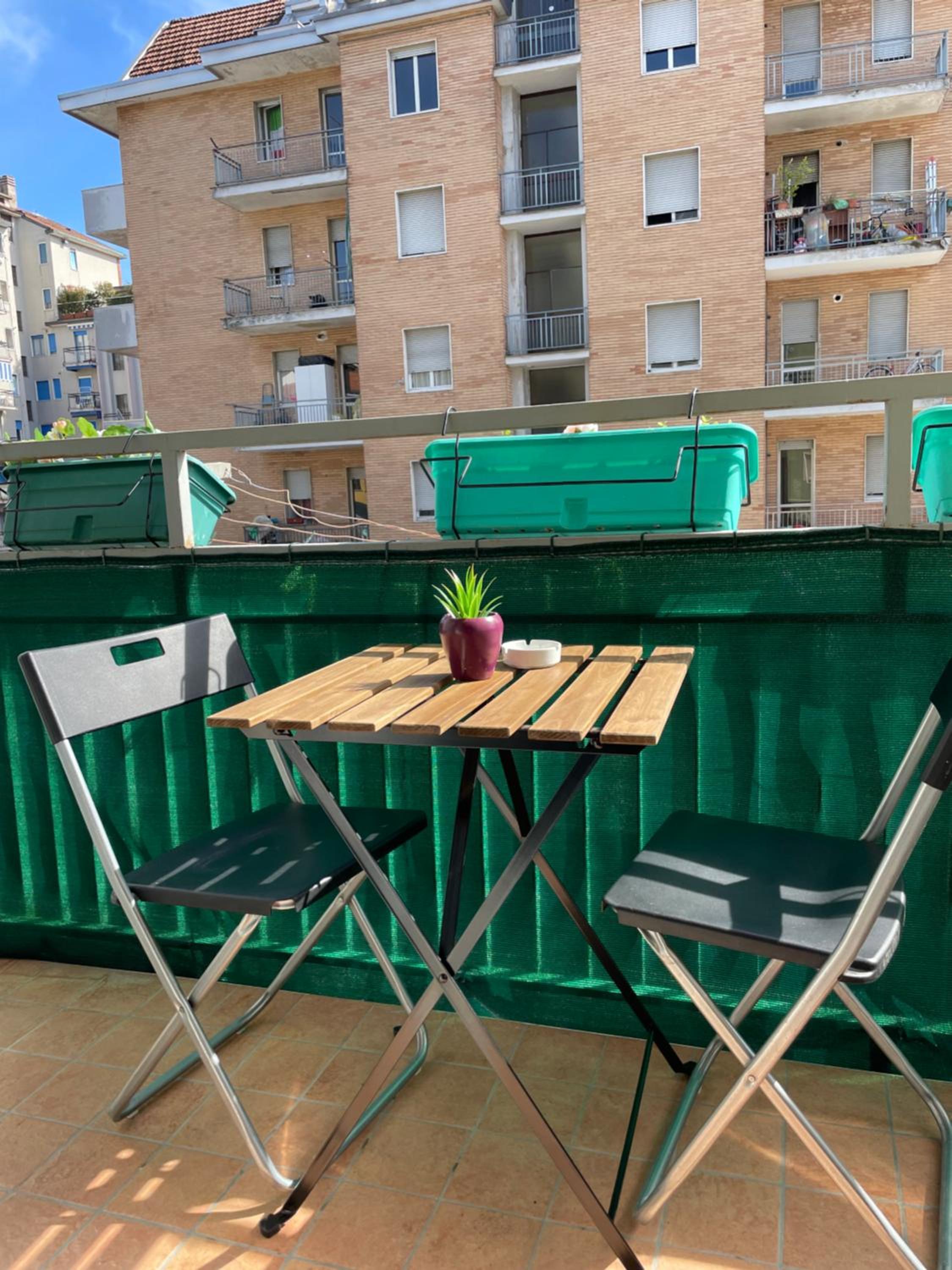 Gardone Apartment - ampio Appartamento con 2 camere da letto - Comodo per Duomo!