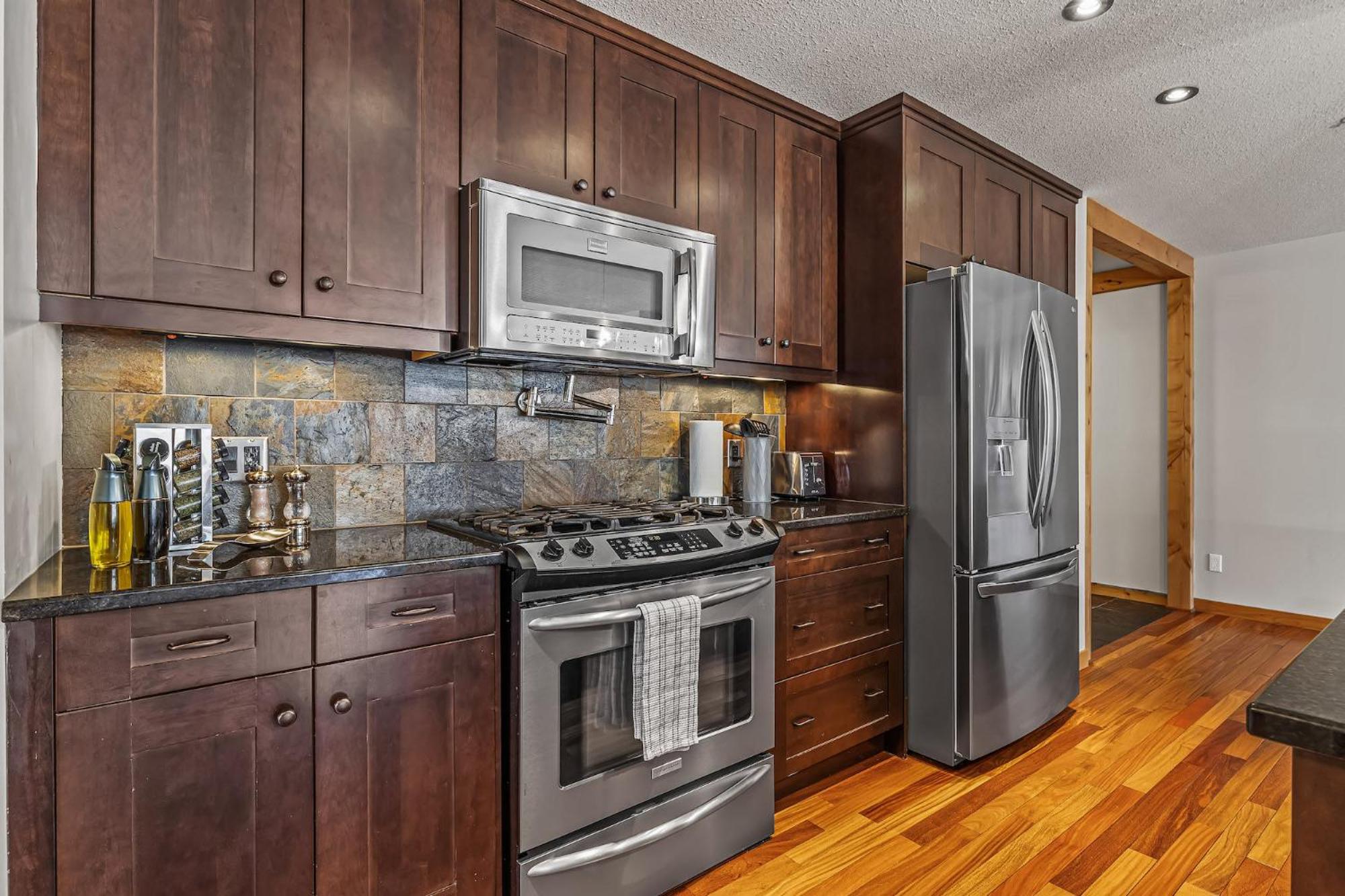 3 Bedroom Condo by Canadian Rockies Vacation Rentals