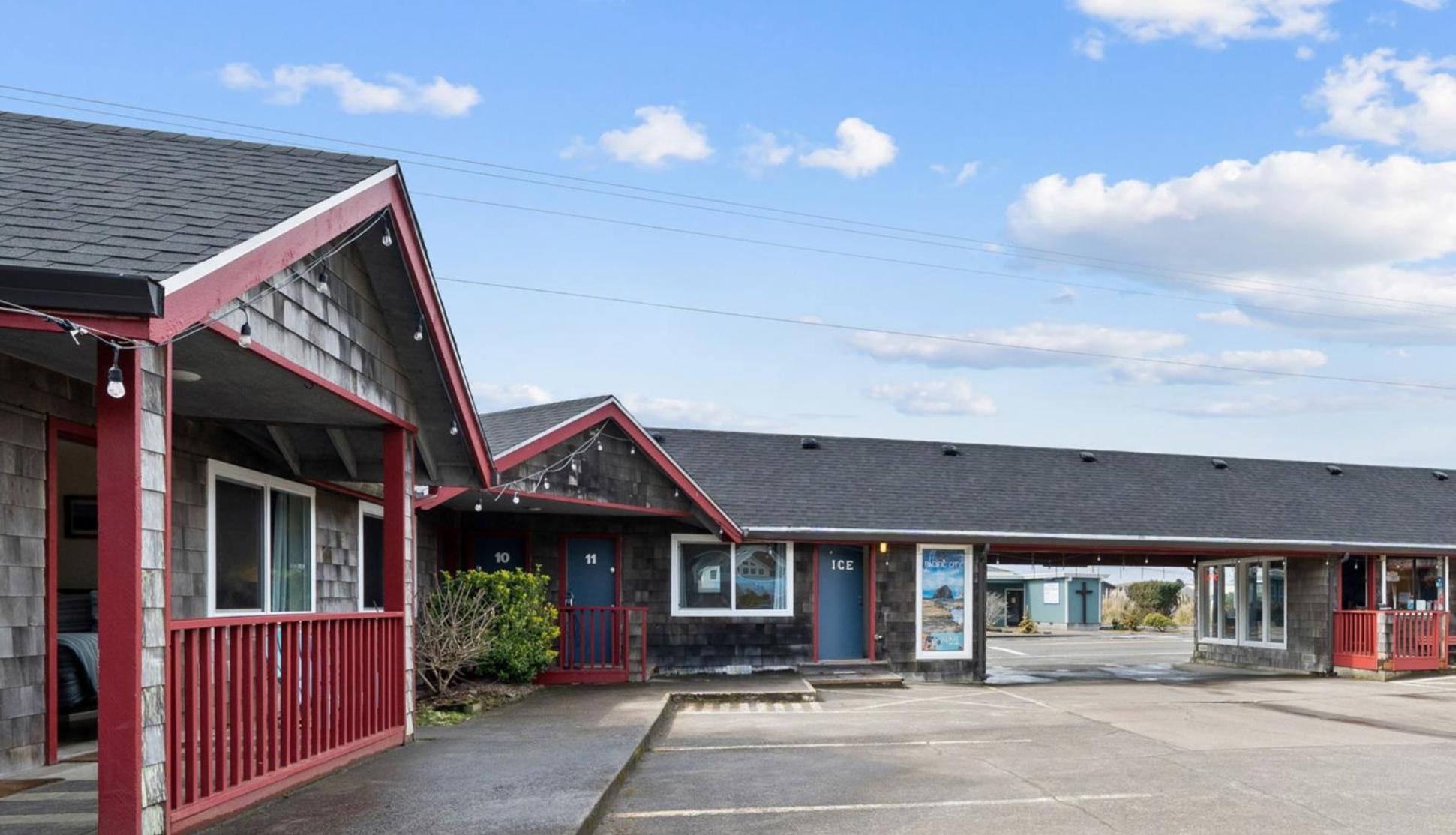 Surf & Sand Inn
