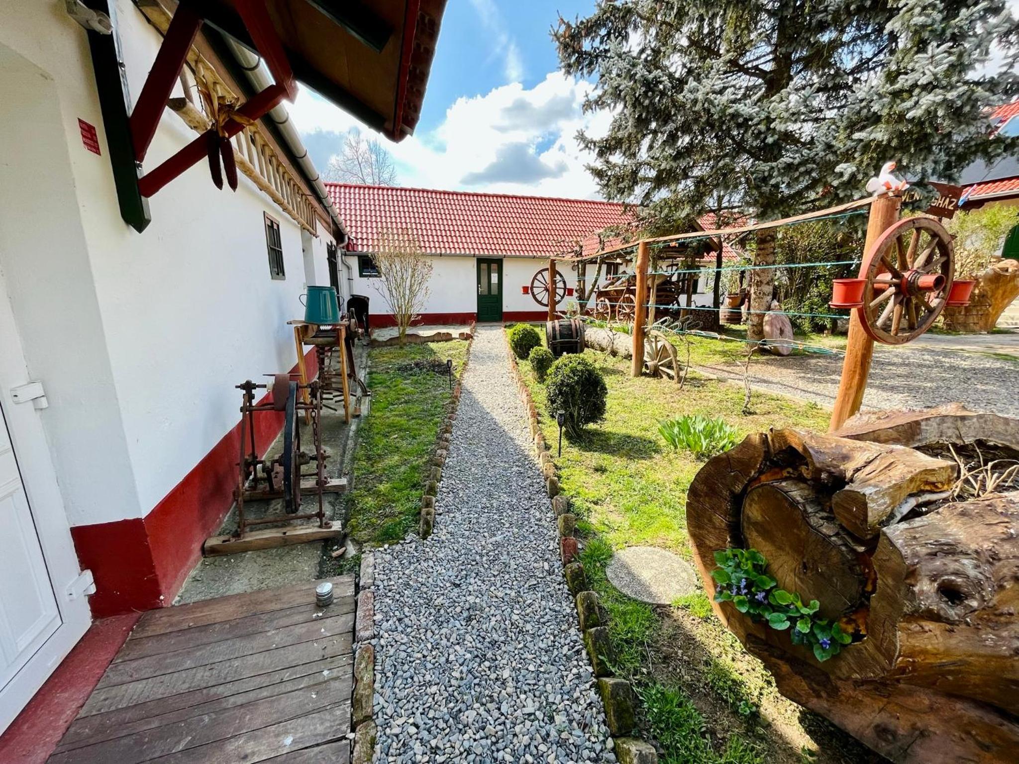 Photo 18