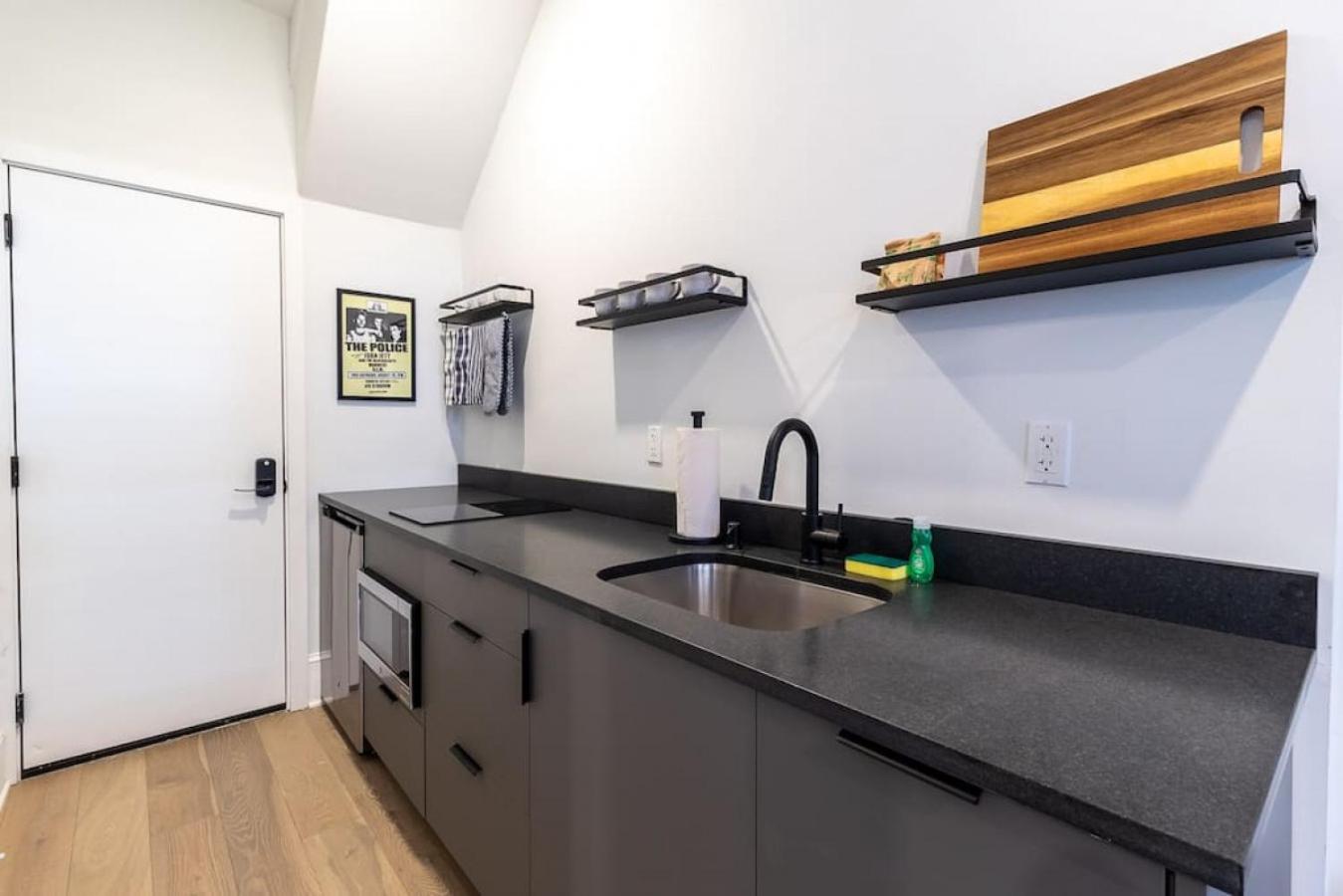 Thena Hotel - Huge Studio - Midtown view 2