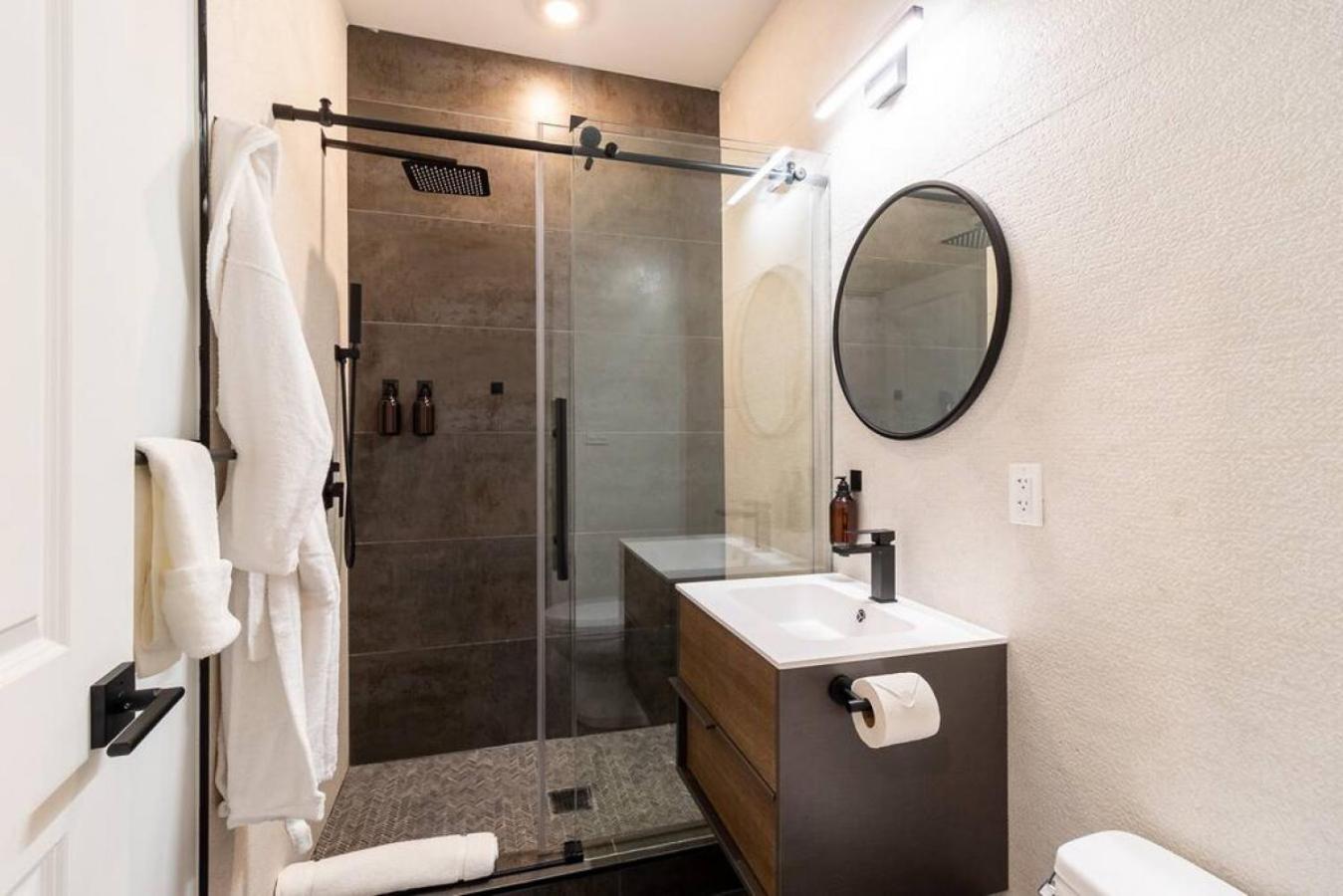 Thena Hotel - Huge Studio - Midtown view 4