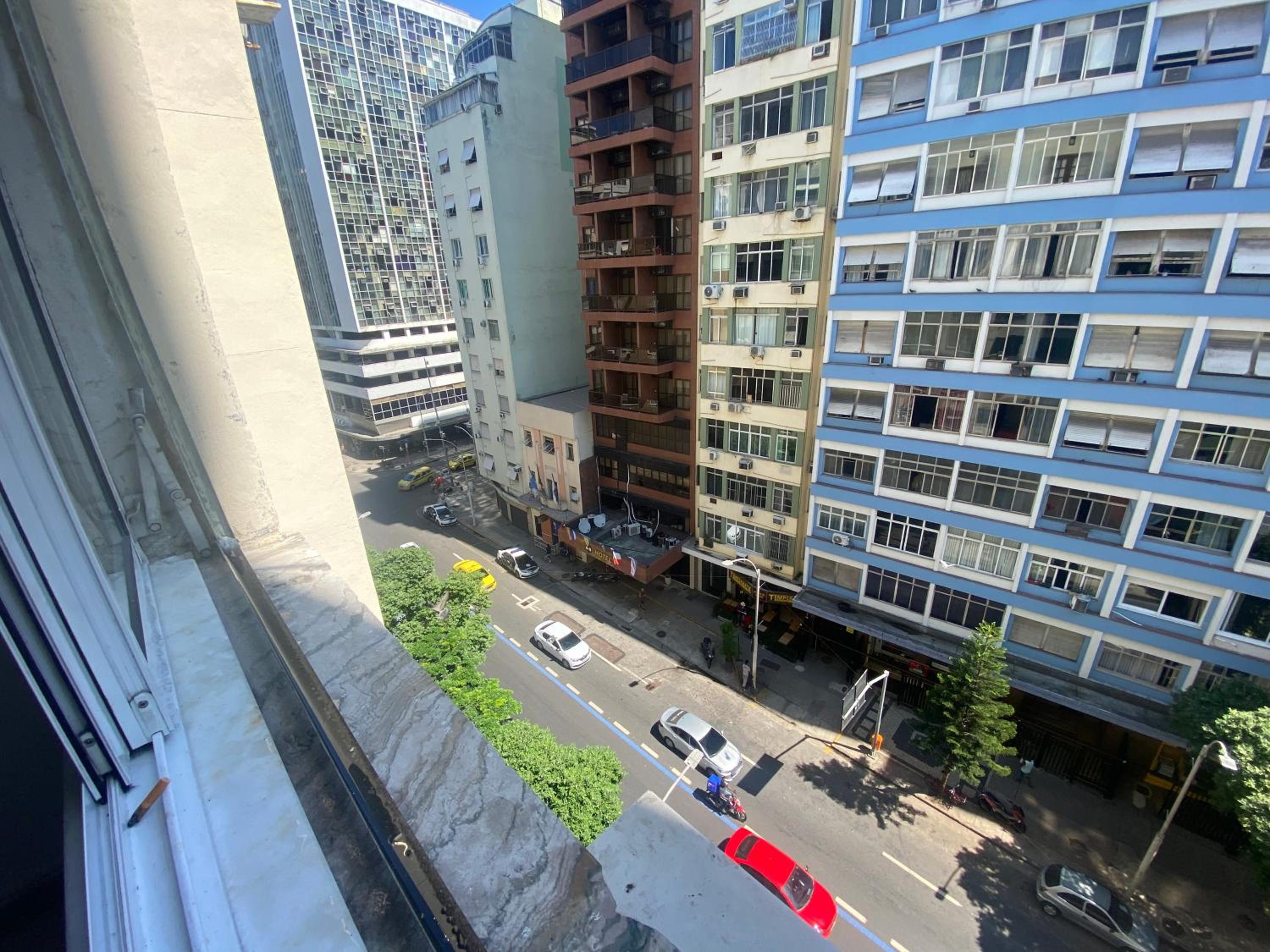Studio completo ENTRADA pela PRAIA DE COPACABANA, com ar, wifi, netflix, até 4 pessoas, pauloangerami AA3806