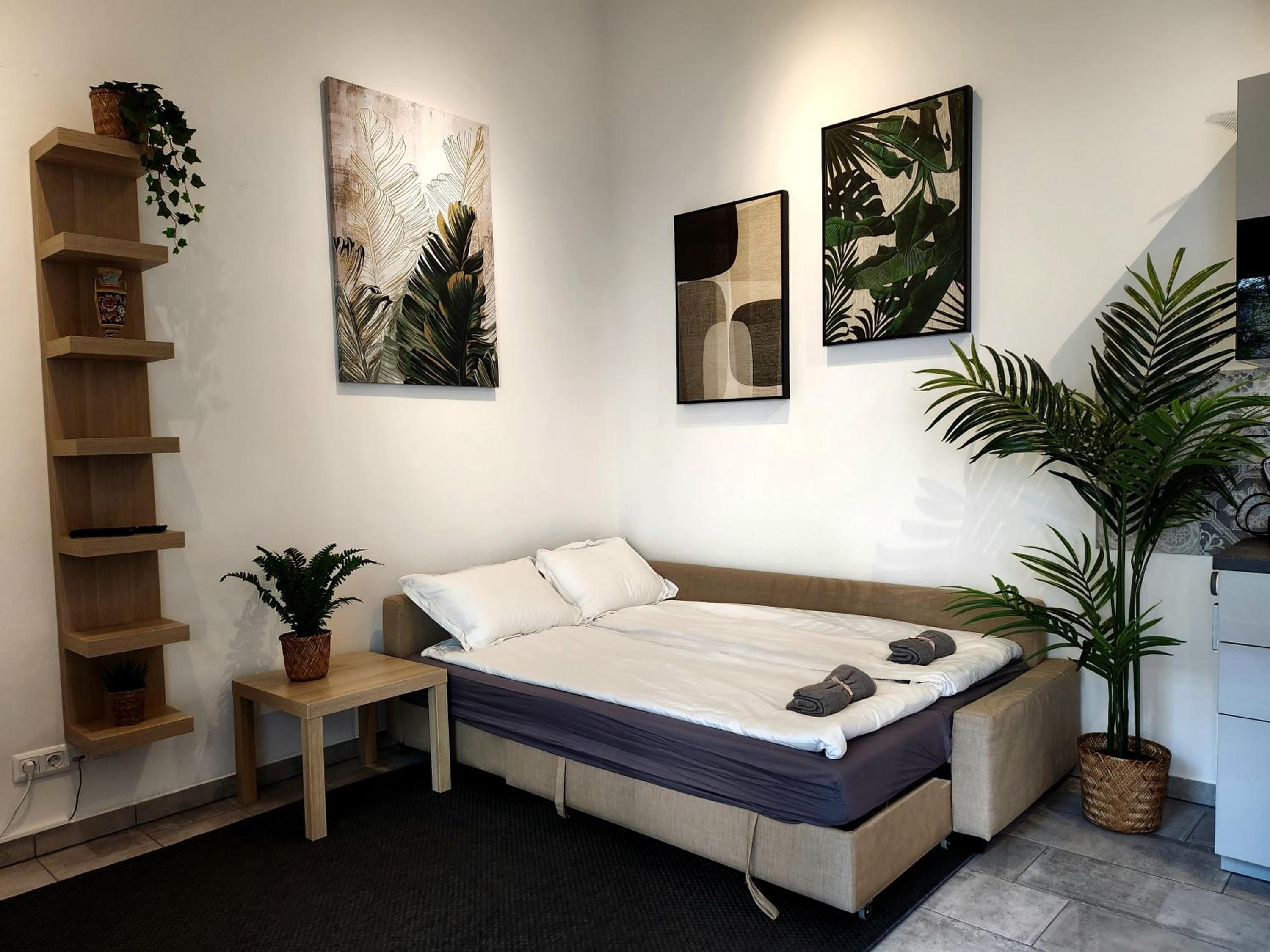 S18 "Garden in the City" Apartment