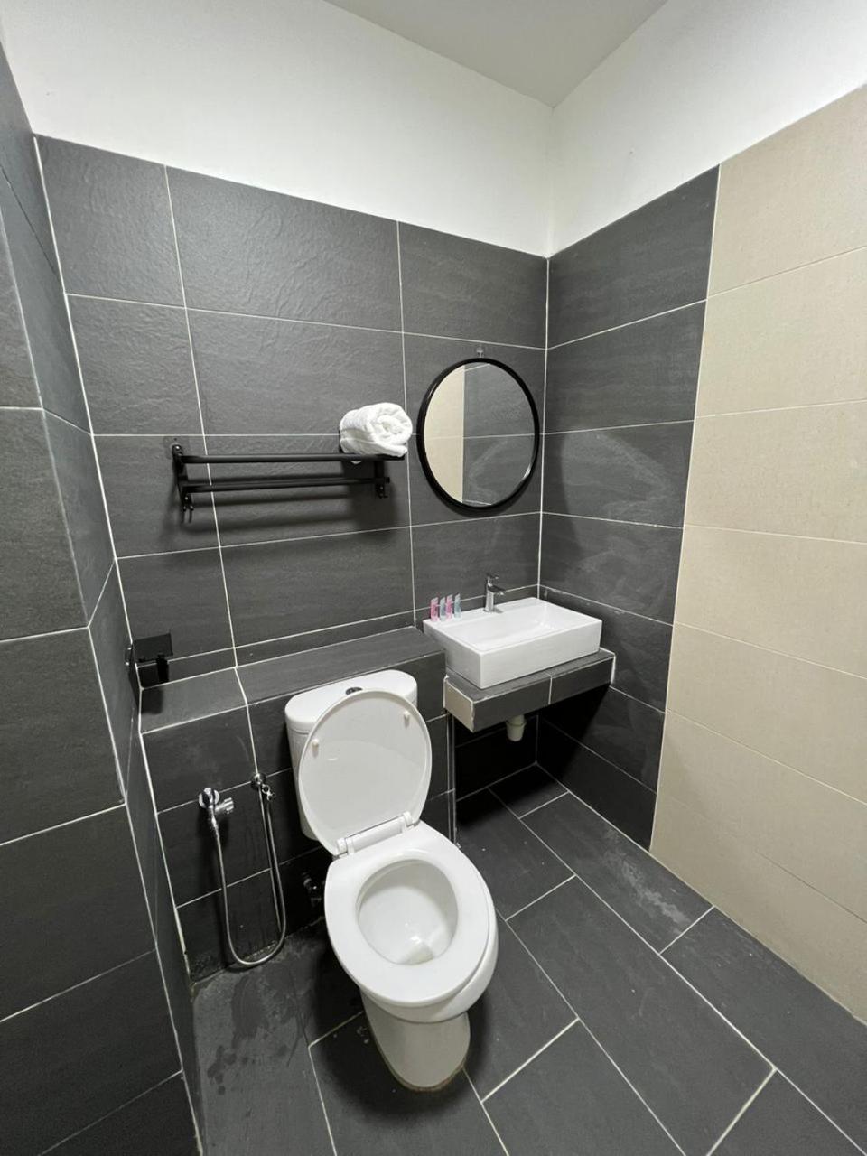 HASSMA Studio Apartment at Kompleks Mutiara GM photo 8