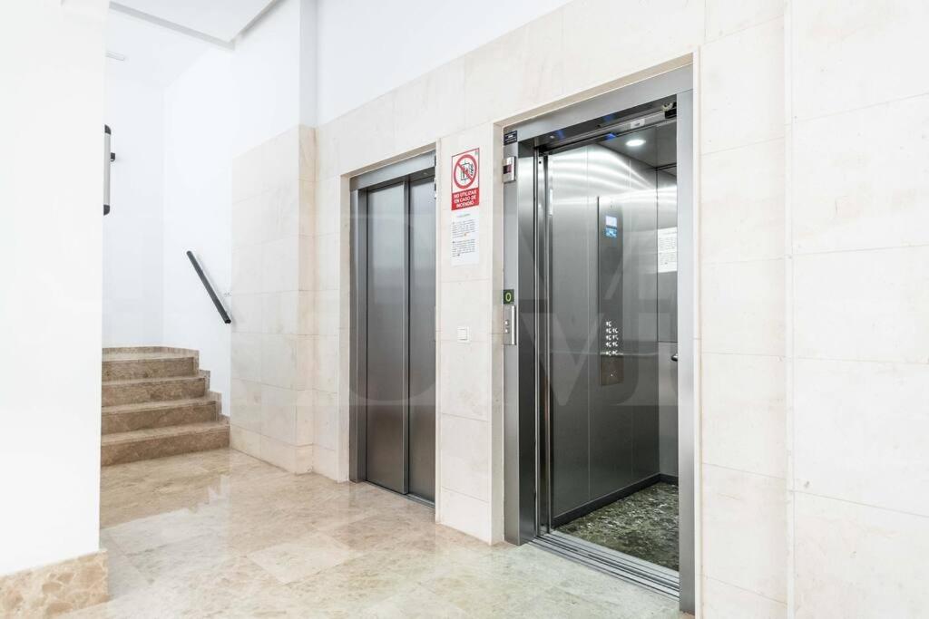 Chic apartment with parking in the heart of Malaga REMS