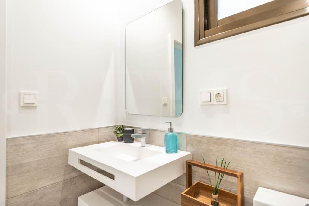 Chic apartment with parking in the heart of Malaga REMS