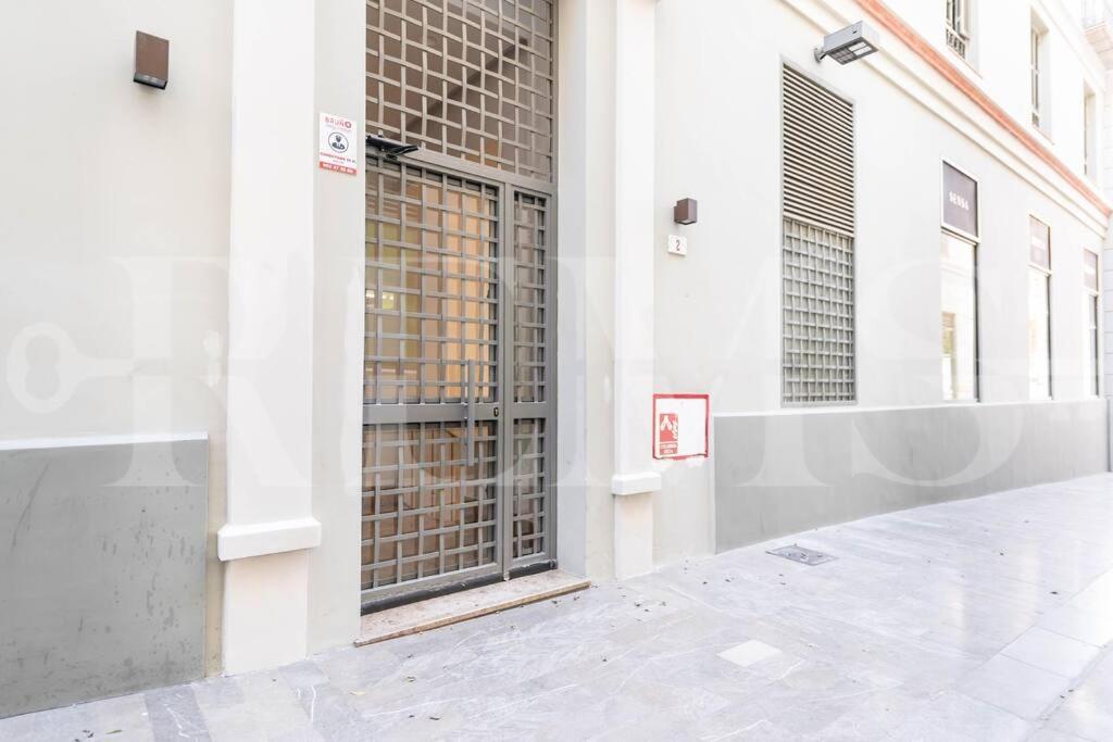 Chic apartment with parking in the heart of Malaga REMS