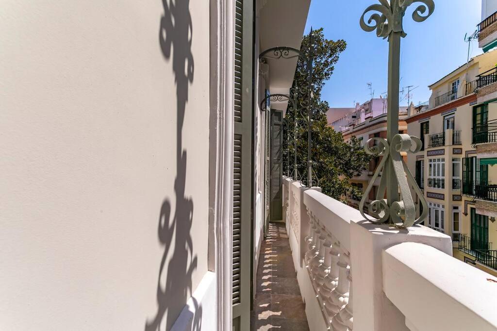 Chic apartment with parking in the heart of Malaga REMS