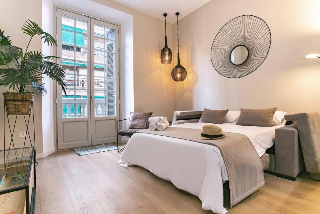 Chic apartment with parking in the heart of Malaga REMS