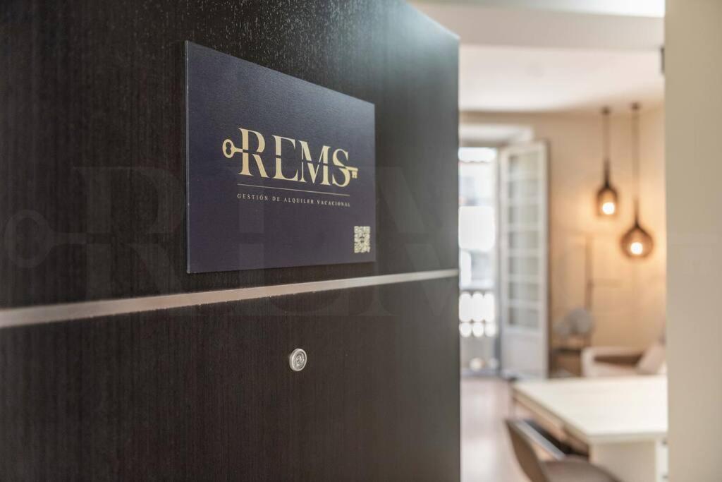 Chic apartment with parking in the heart of Malaga REMS