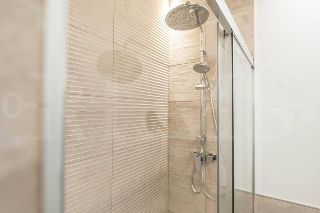 Chic apartment with parking in the heart of Malaga REMS