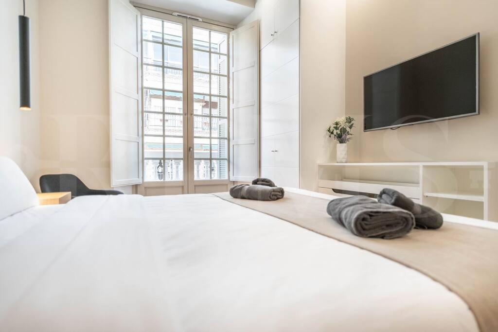 Chic apartment with parking in the heart of Malaga REMS