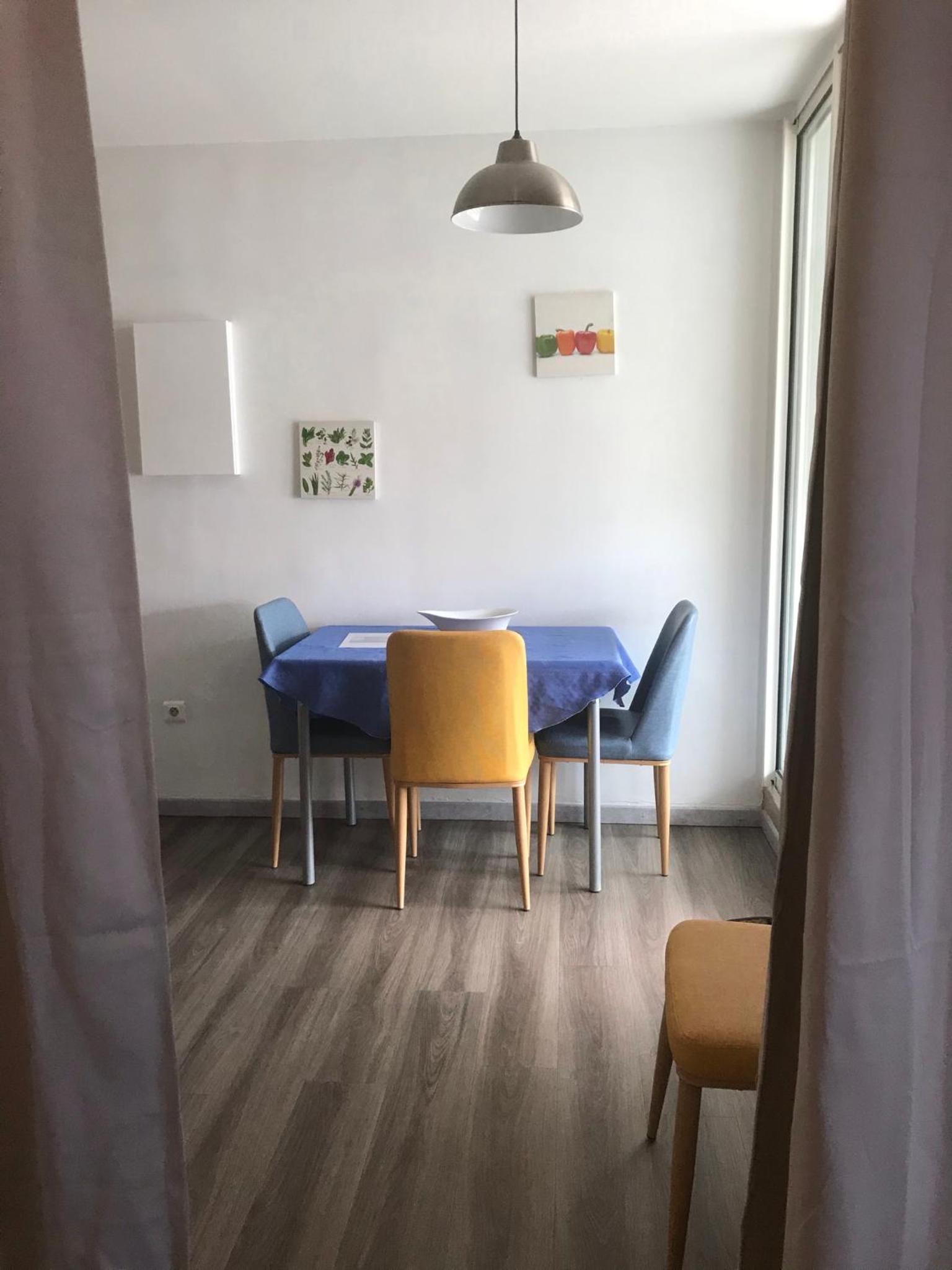 Joli T1 classe 2* avec balcon proche plages view 3