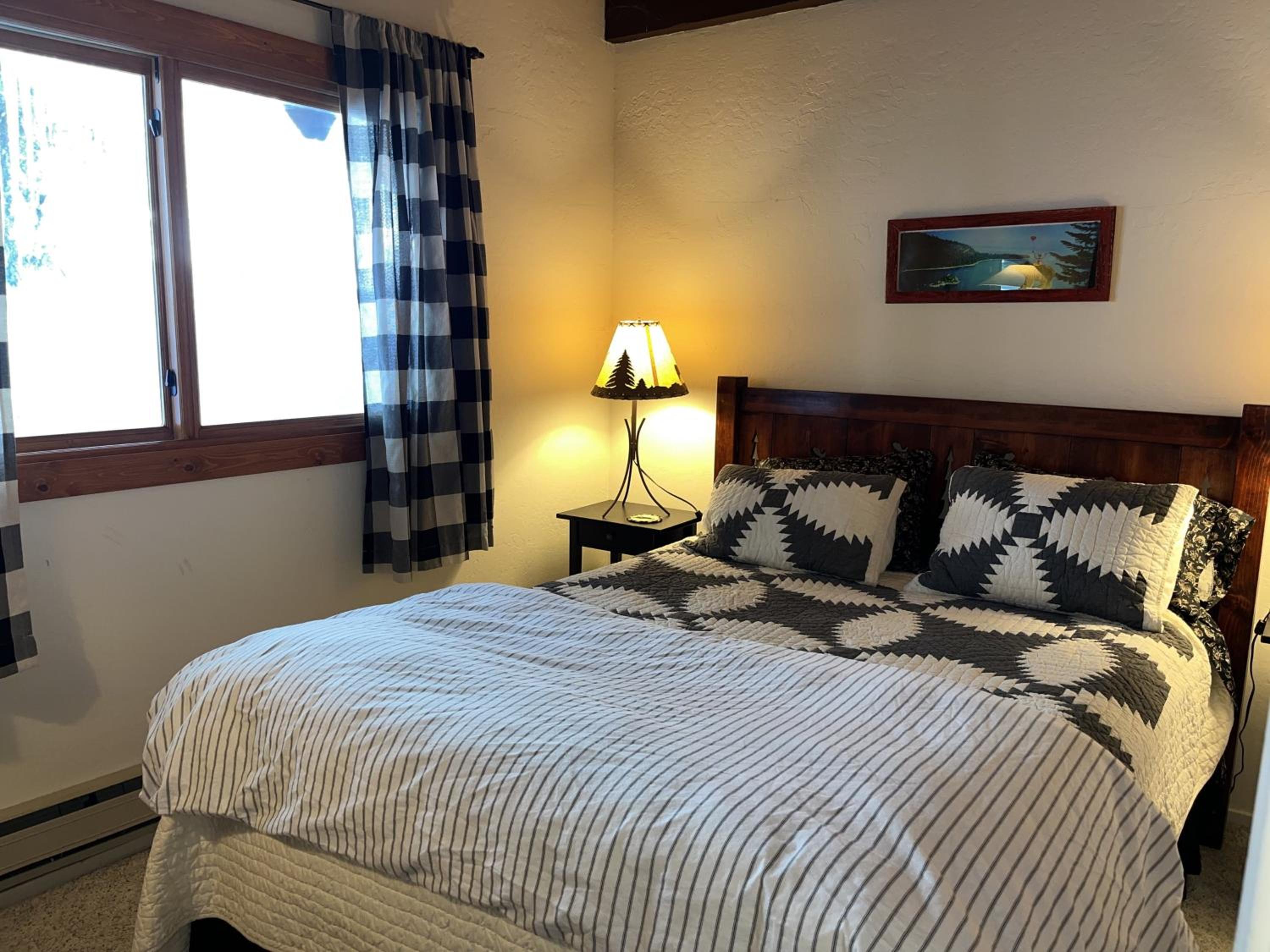 Cabin Close To Hiking Trails And Ski Resorts view 3
