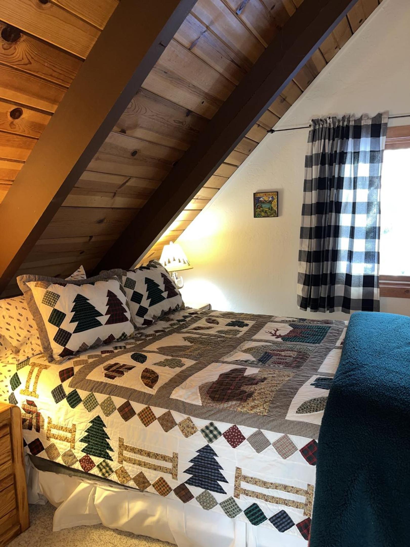 Cabin Close To Hiking Trails And Ski Resorts view 4