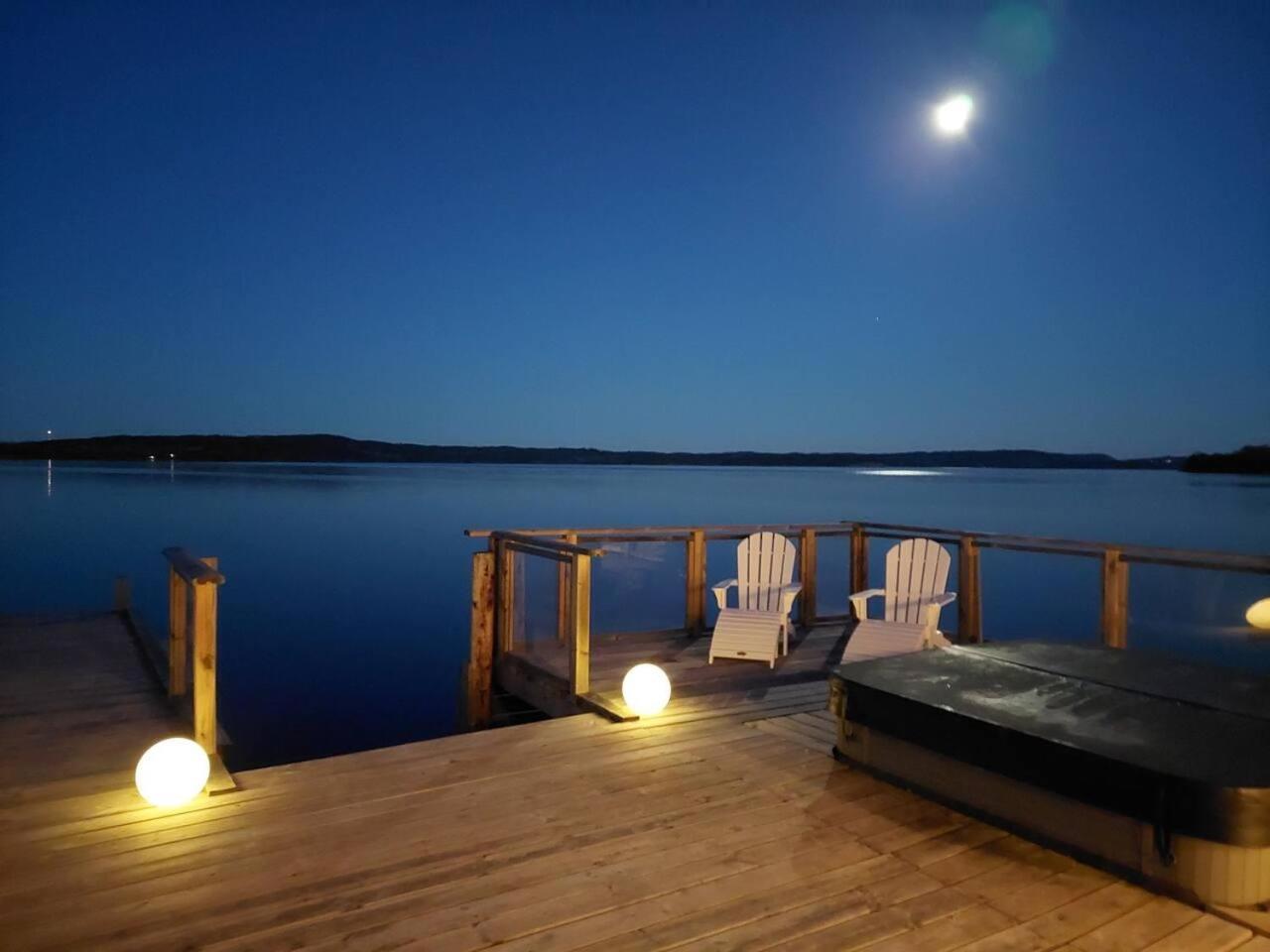 A Cottage by the lake Sommen view 3