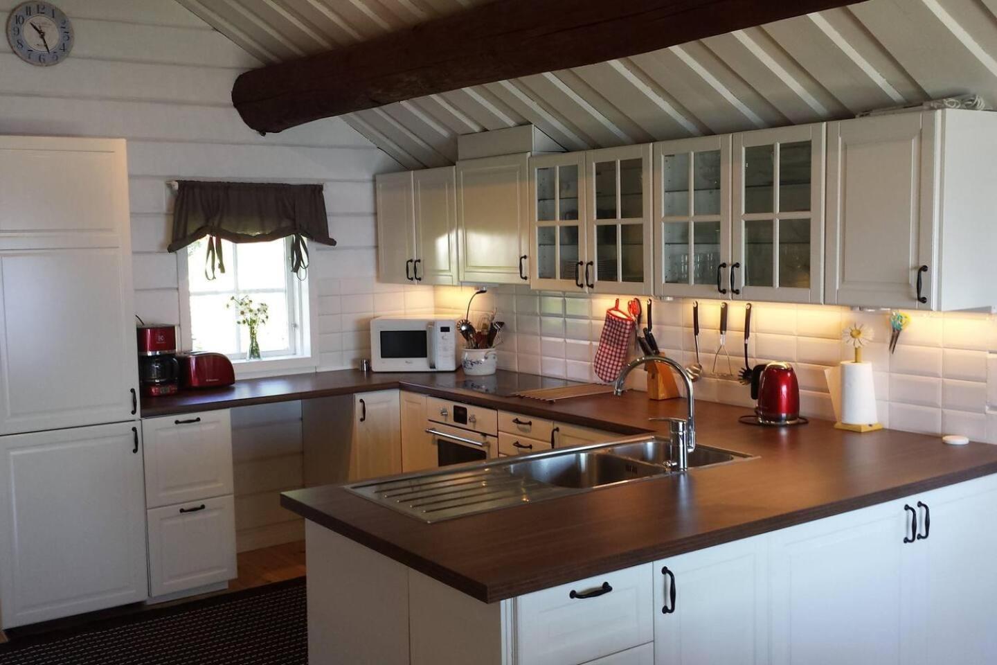 A Cottage by the lake Sommen view 5