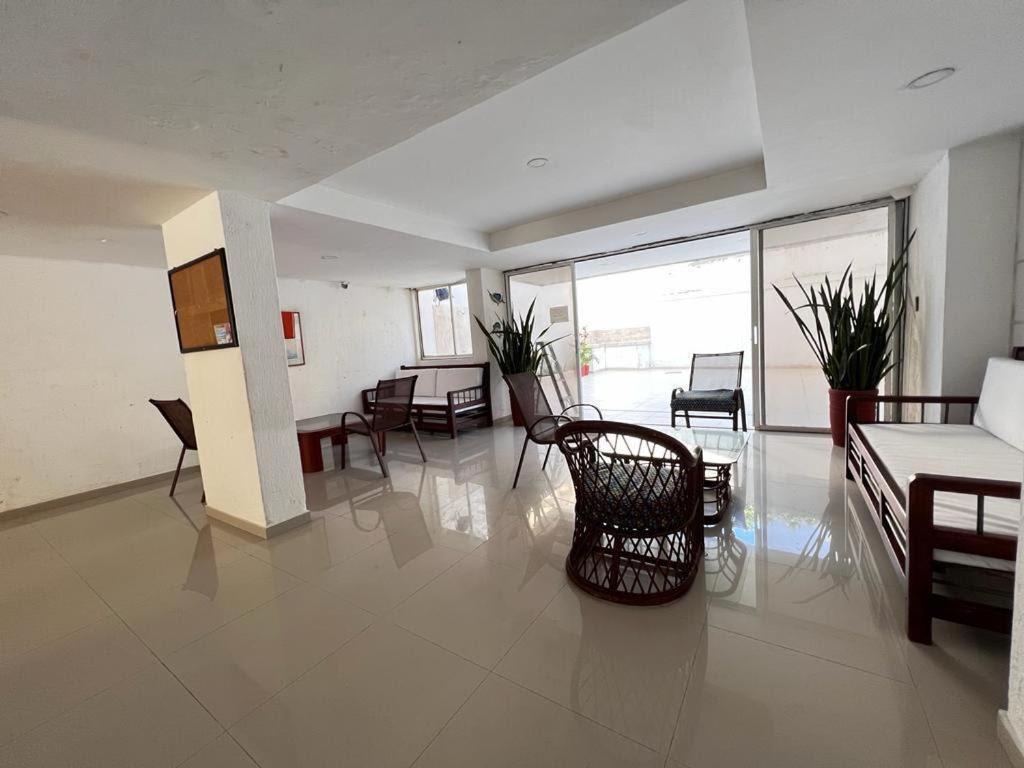 Liliana Prado Edificio Bailey Boat Apt 303