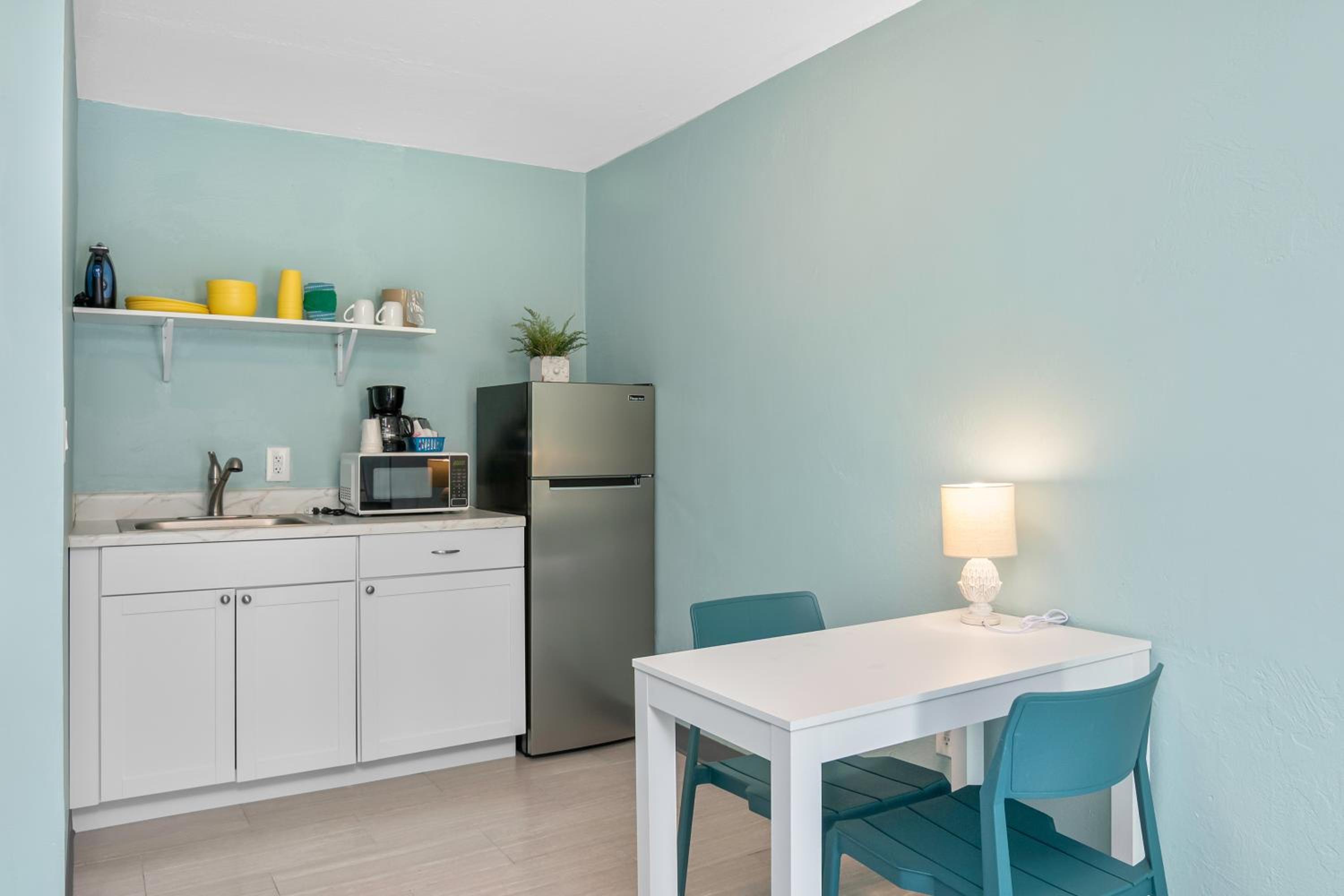 Latitude 26 Waterfront Boutique Resort - Fort Myers Beach
