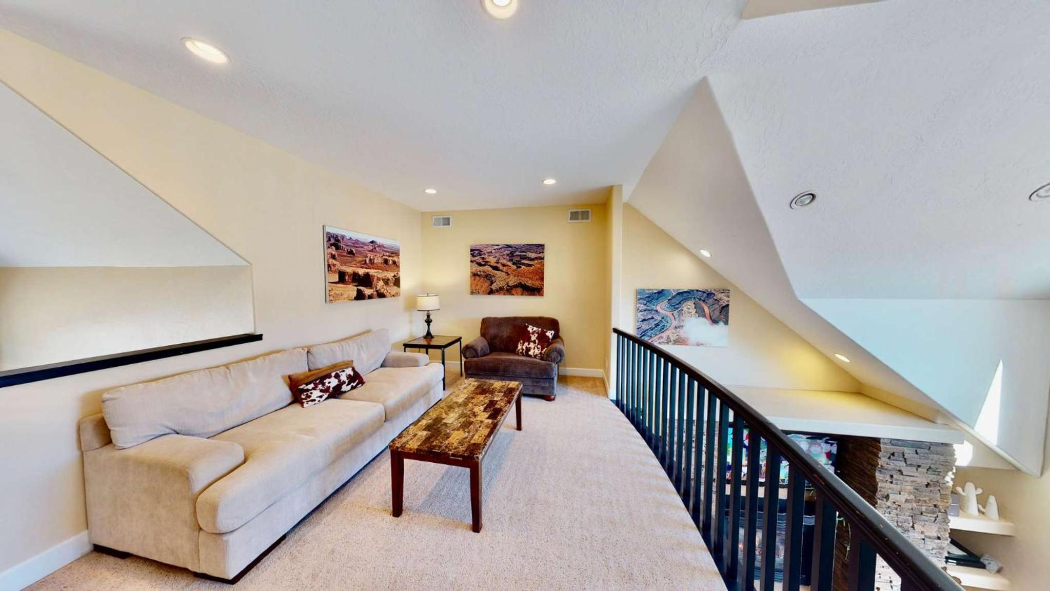 Moab Desert Home, 4 Bedroom Private House, Sleeps 10, Pet Friendly