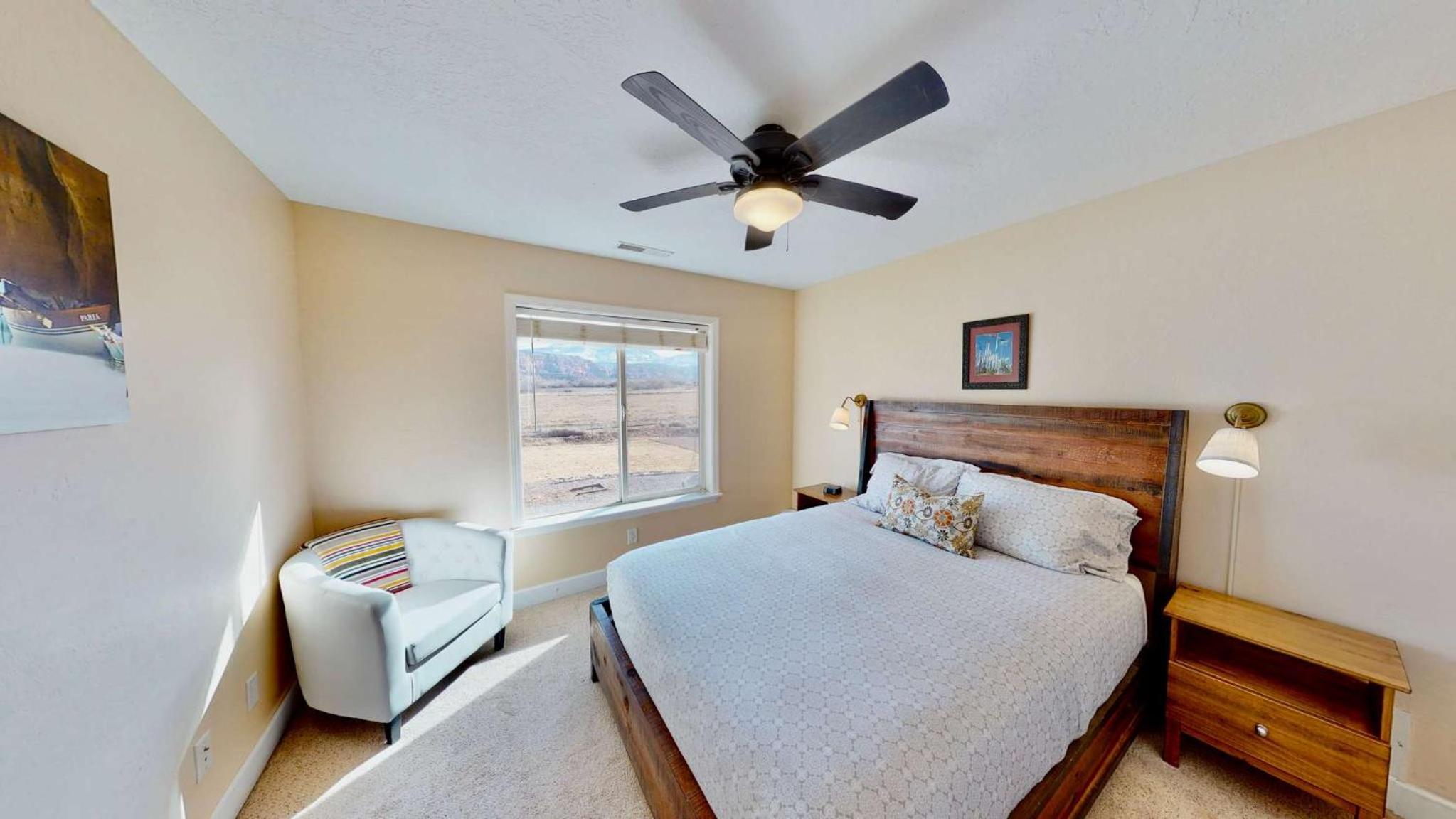 Moab Desert Home, 4 Bedroom Private House, Sleeps 10, Pet Friendly