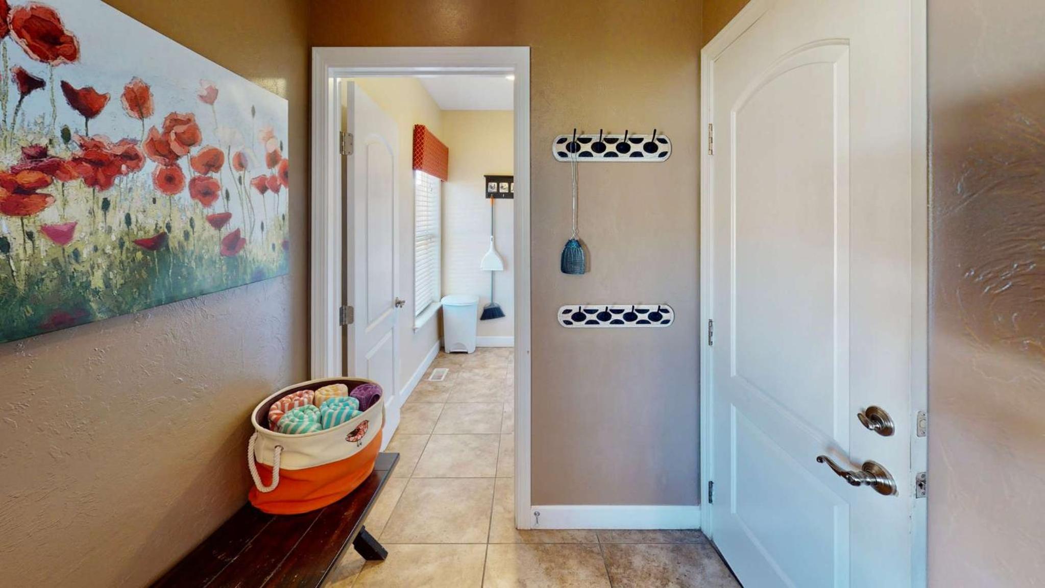 Moab Desert Home, 4 Bedroom Private House, Sleeps 10, Pet Friendly