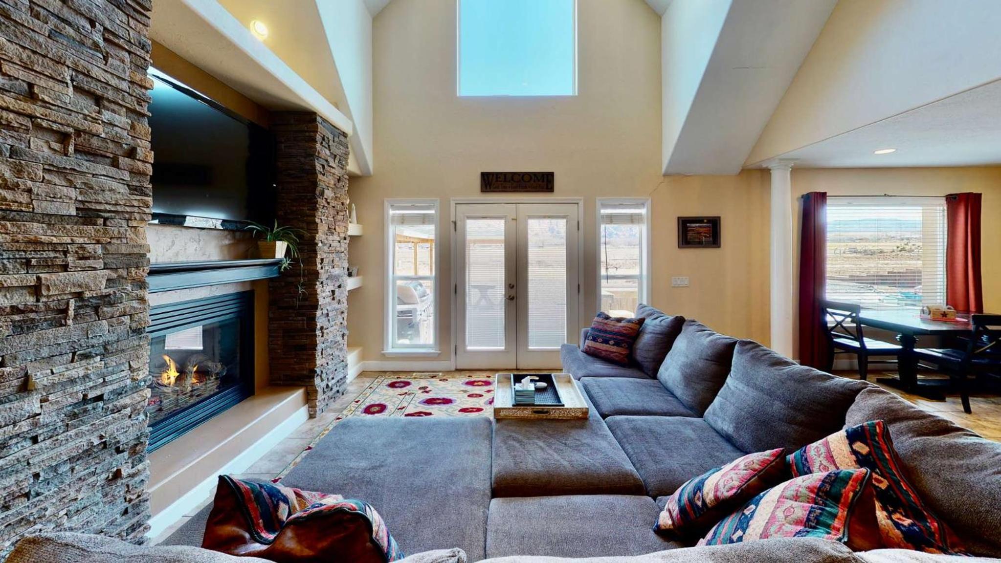 Moab Desert Home, 4 Bedroom Private House, Sleeps 10, Pet Friendly